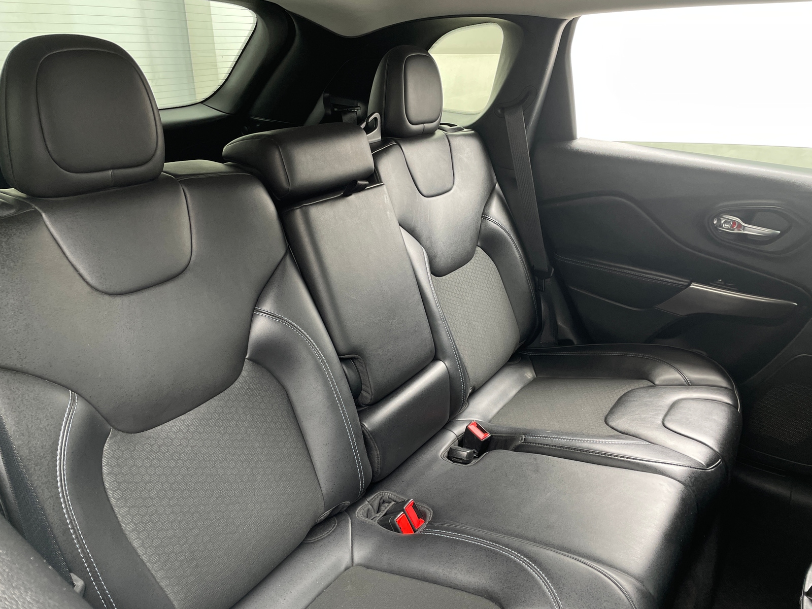 Thumbnail: 2020 Jeep Cherokee - 6