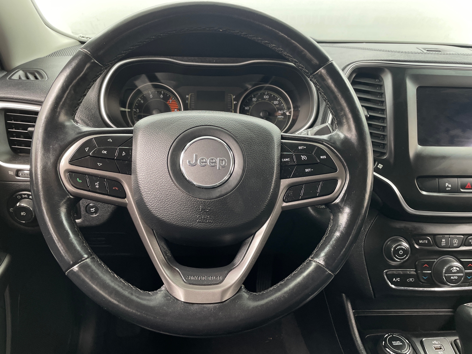 Thumbnail: 2020 Jeep Cherokee - 5