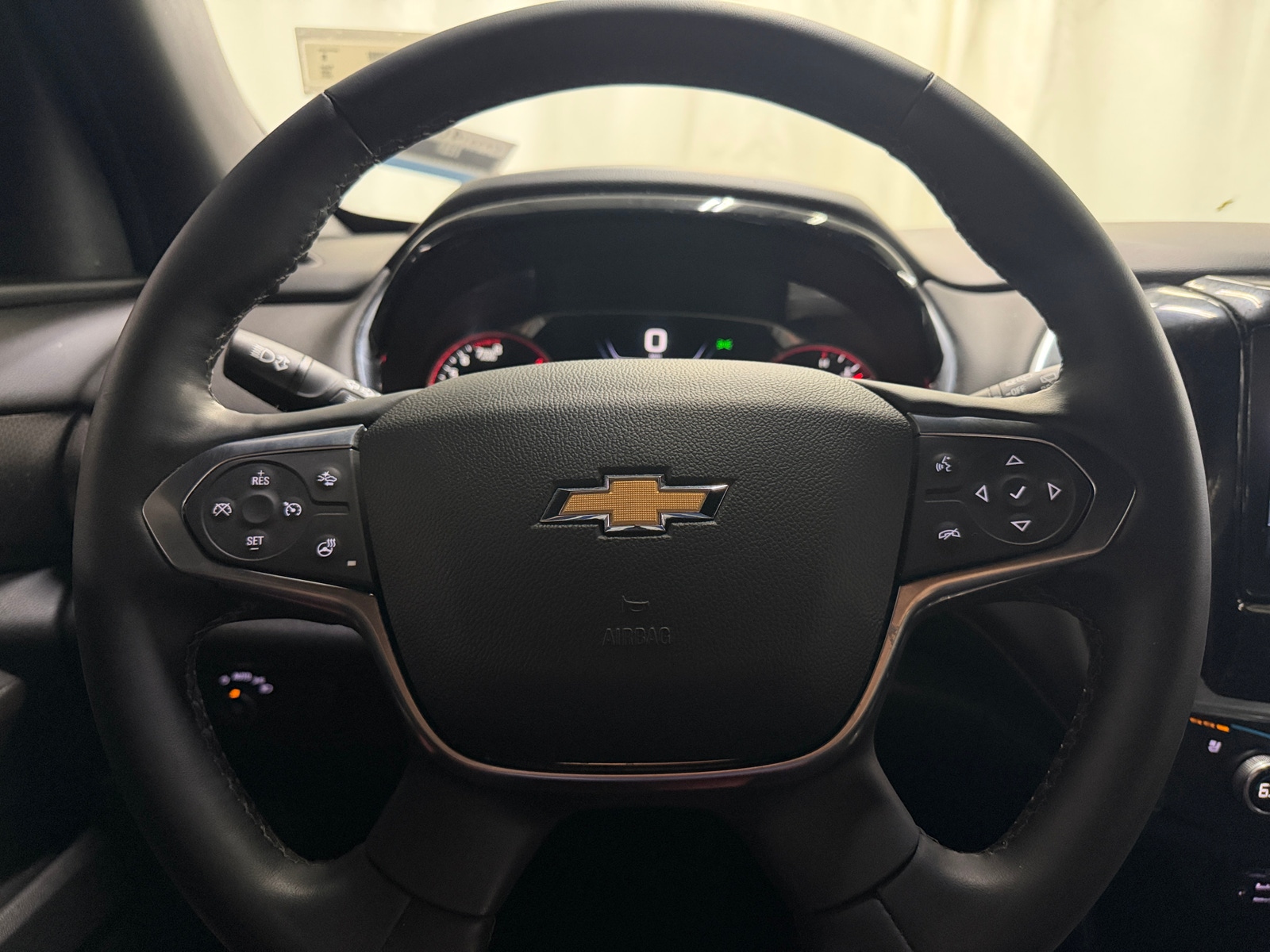 Thumbnail: 2023 Chevrolet Traverse - 4