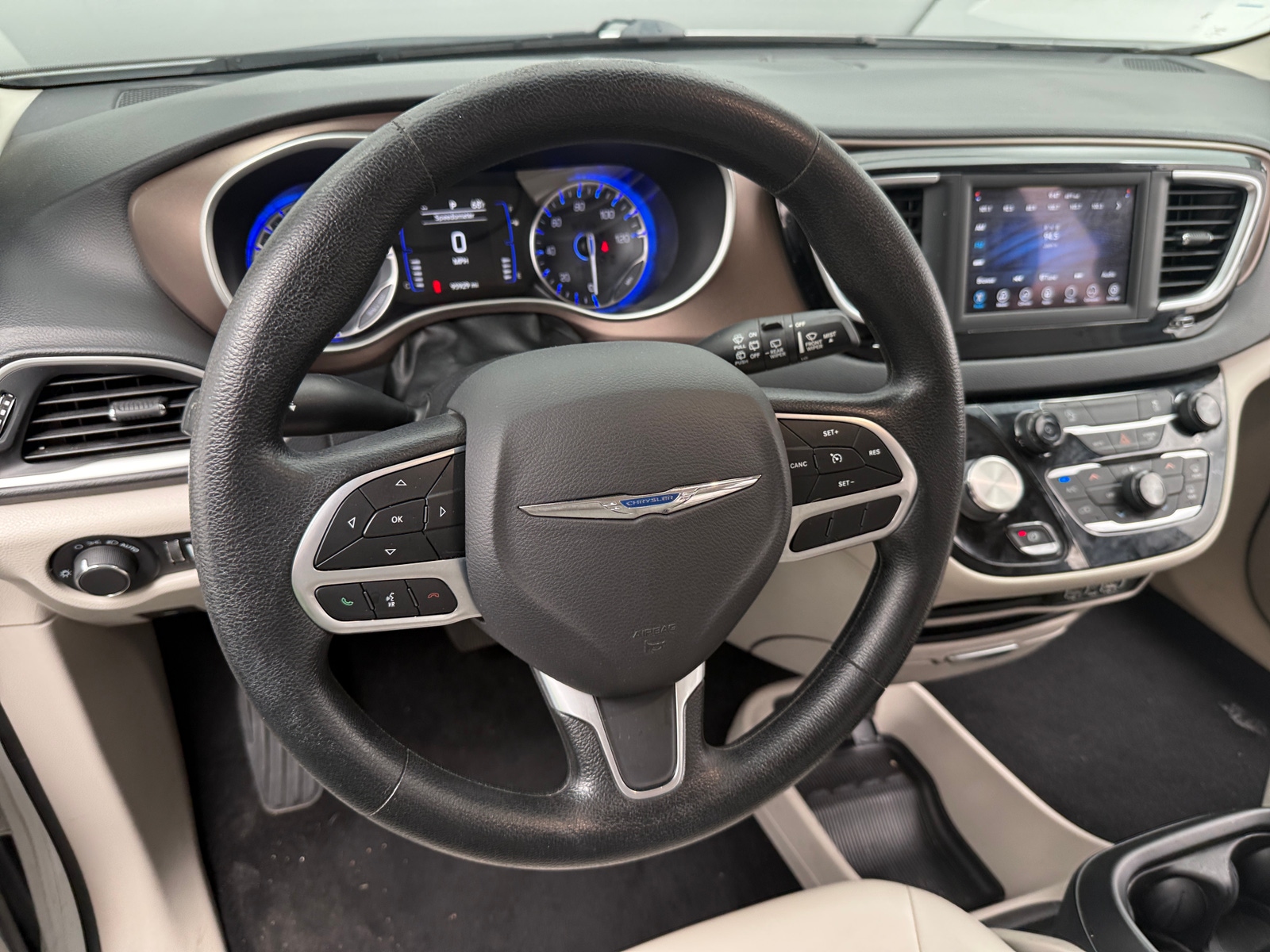 Thumbnail: 2021 Chrysler Voyager - 4