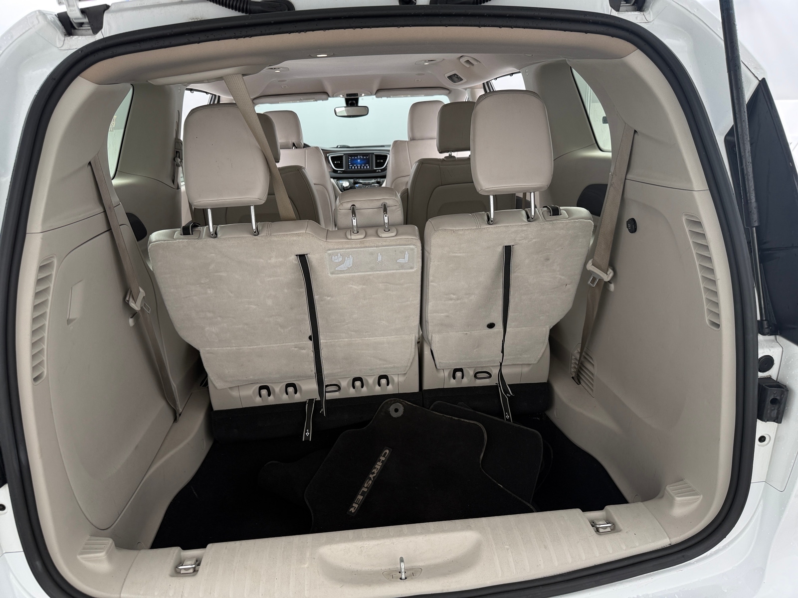 Thumbnail: 2021 Chrysler Voyager - 6