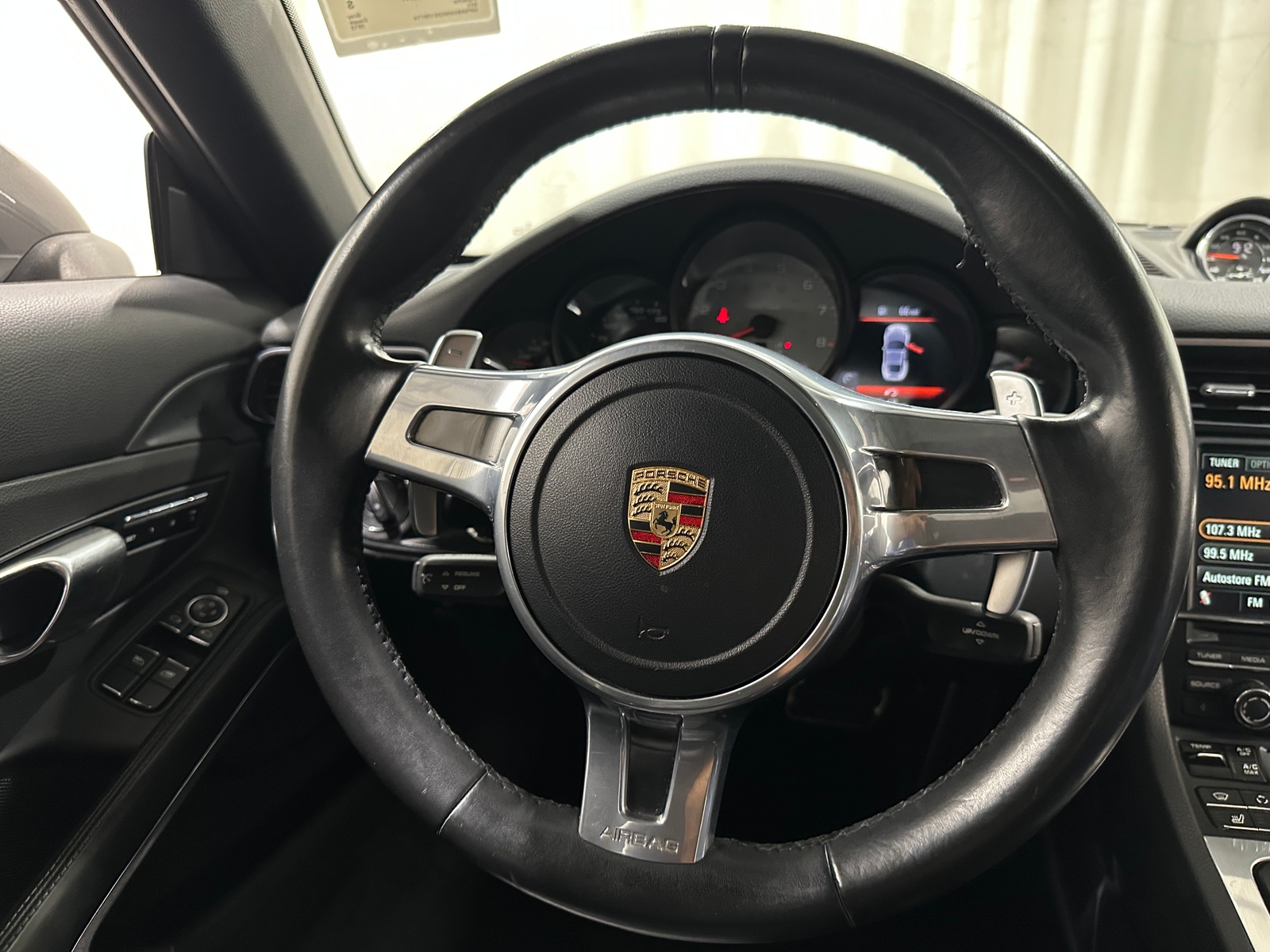 Thumbnail: 2013 Porsche 911 - 3