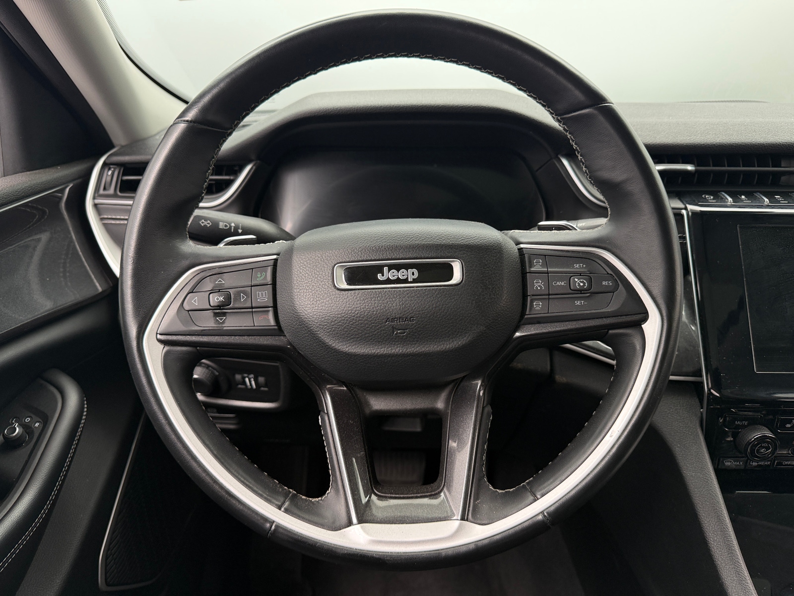 Thumbnail: 2022 Jeep Grand Cherokee L - 5