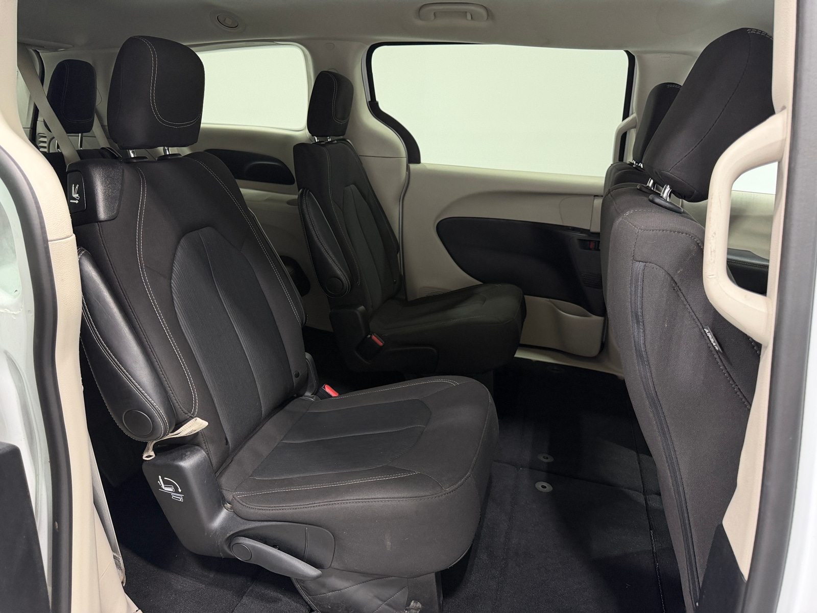 Thumbnail: 2024 Chrysler Voyager - 6