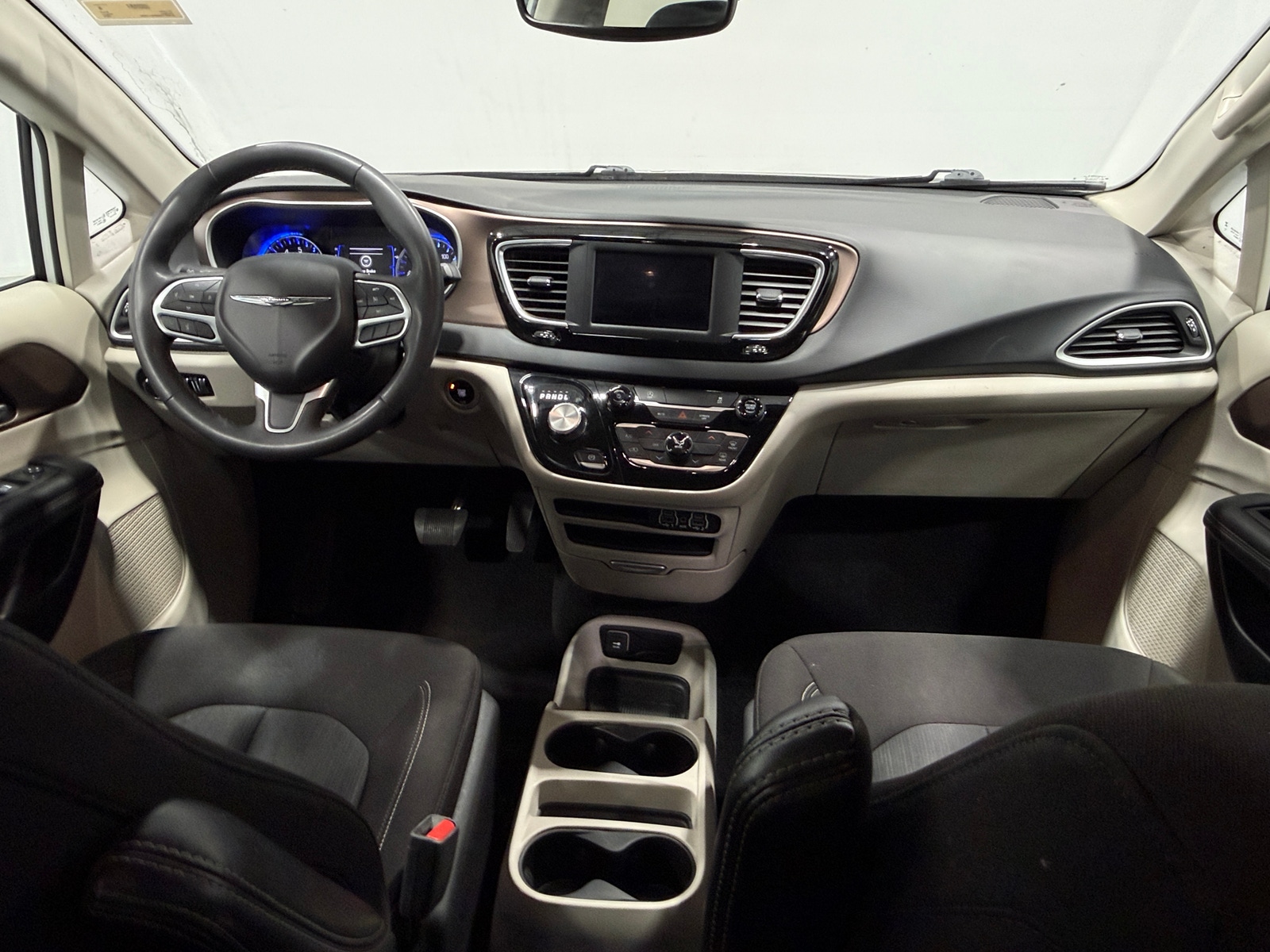 Thumbnail: 2024 Chrysler Voyager - 3