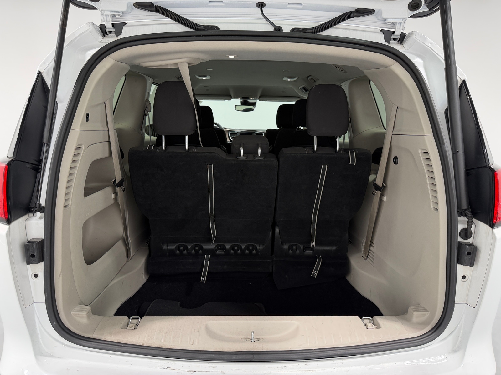 Thumbnail: 2024 Chrysler Voyager - 7
