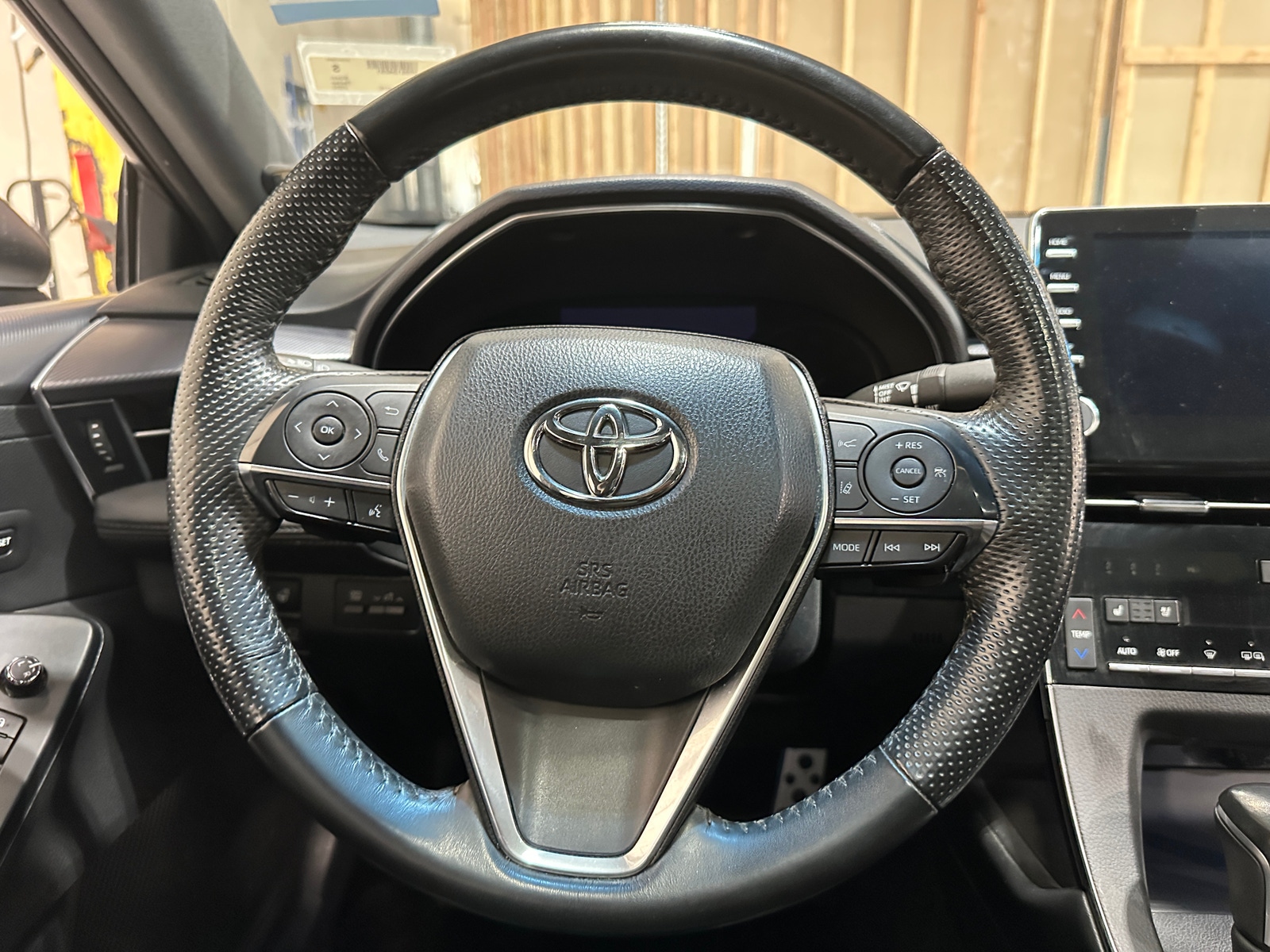 Thumbnail: 2022 Toyota Avalon - 4