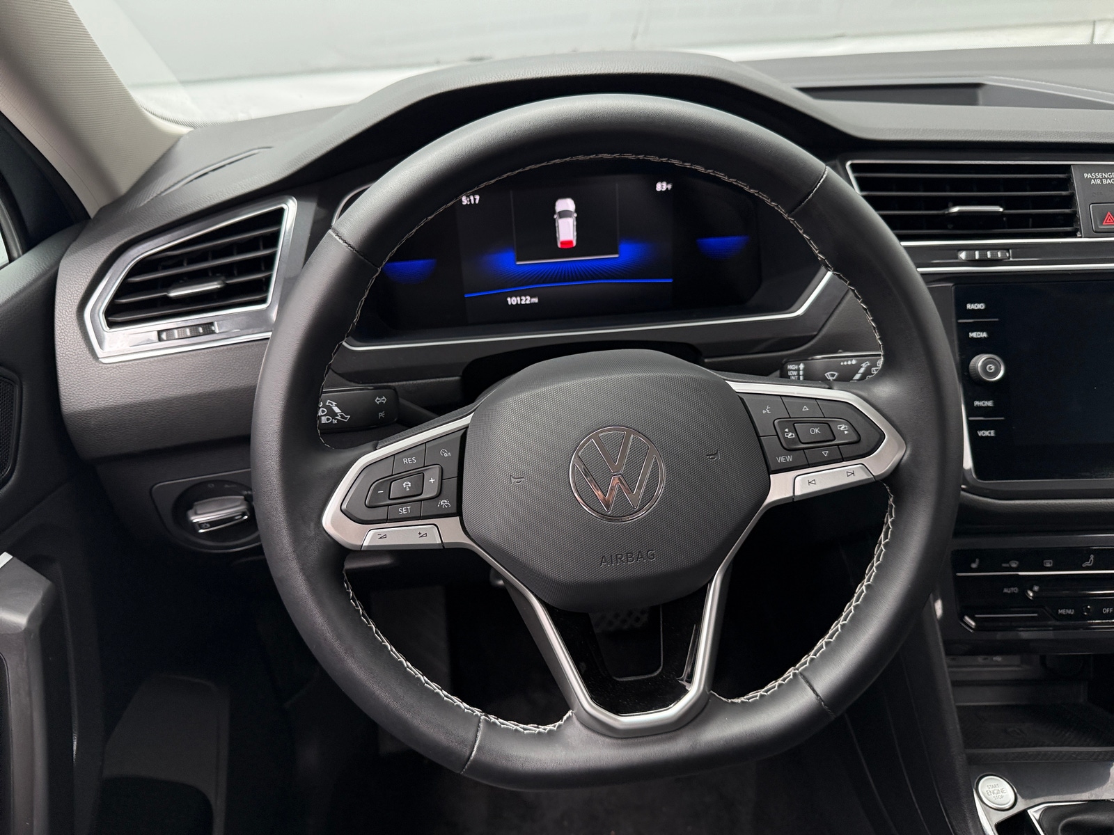 Thumbnail: 2023 Volkswagen Tiguan - 4