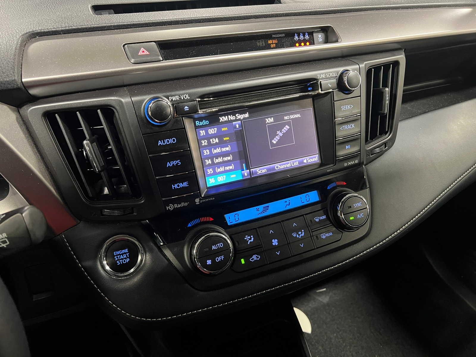 Thumbnail: 2018 Toyota RAV4 - 4