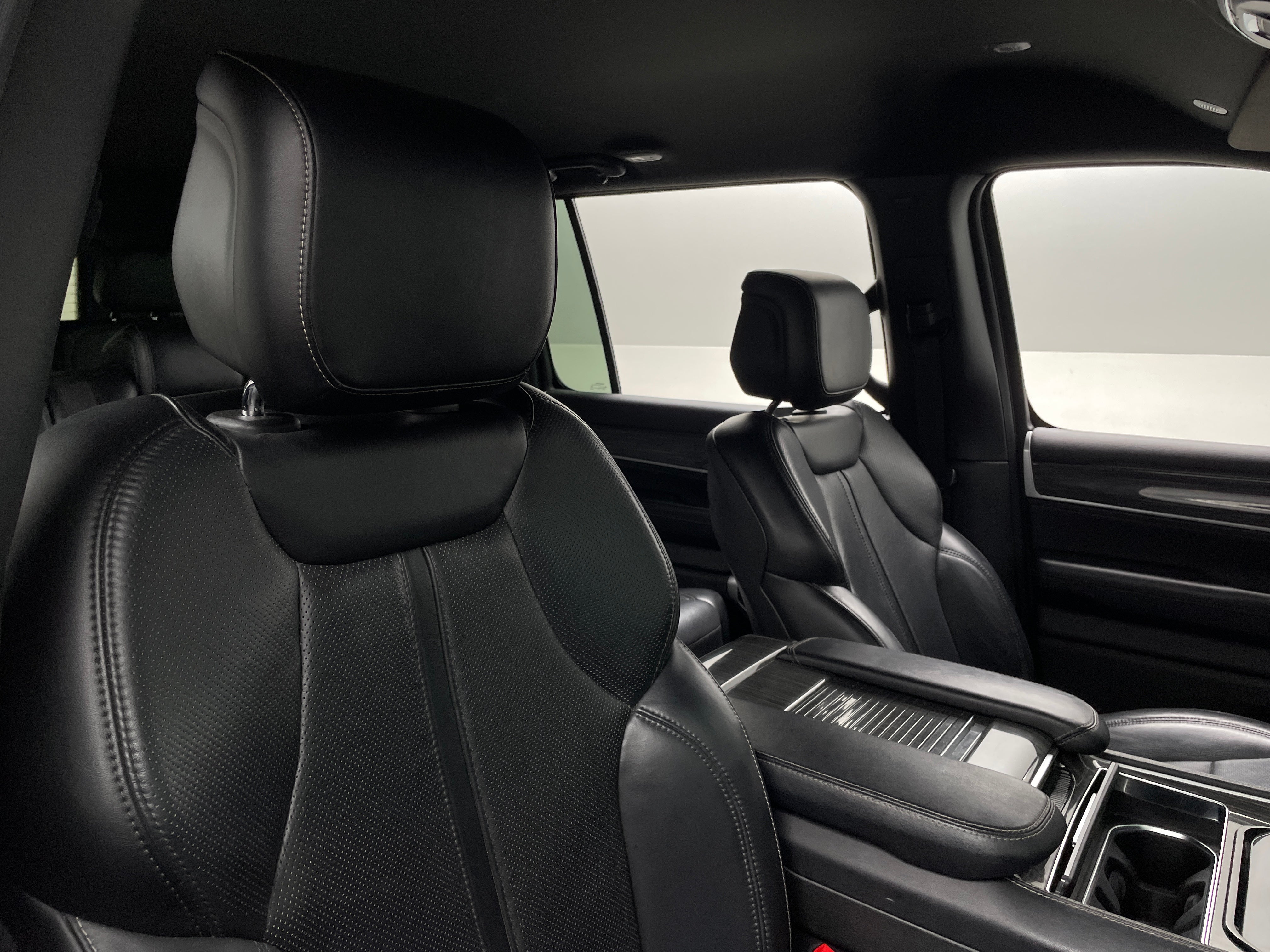 2022 Jeep Wagoneer