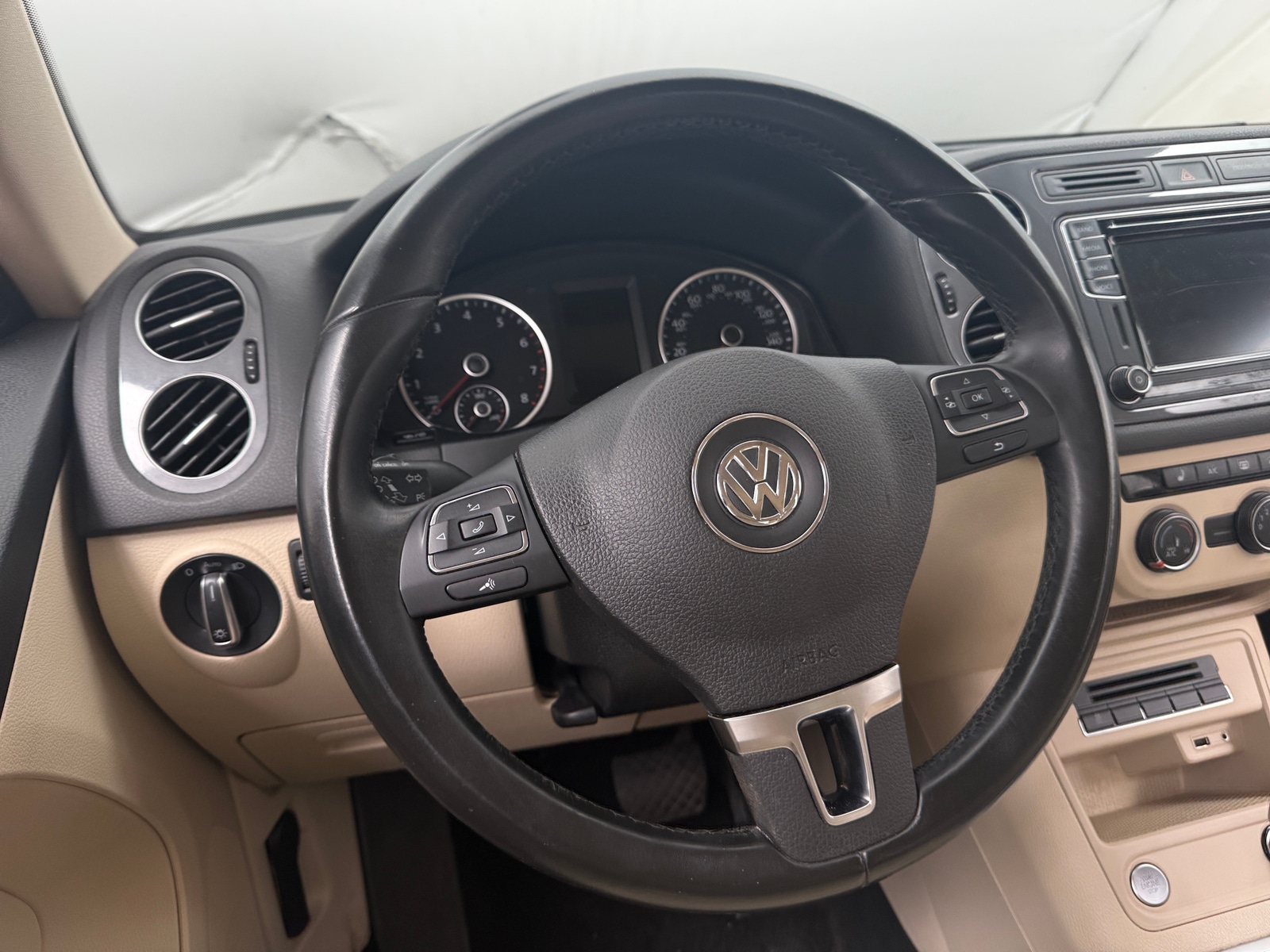 Thumbnail: 2017 Volkswagen Tiguan - 4