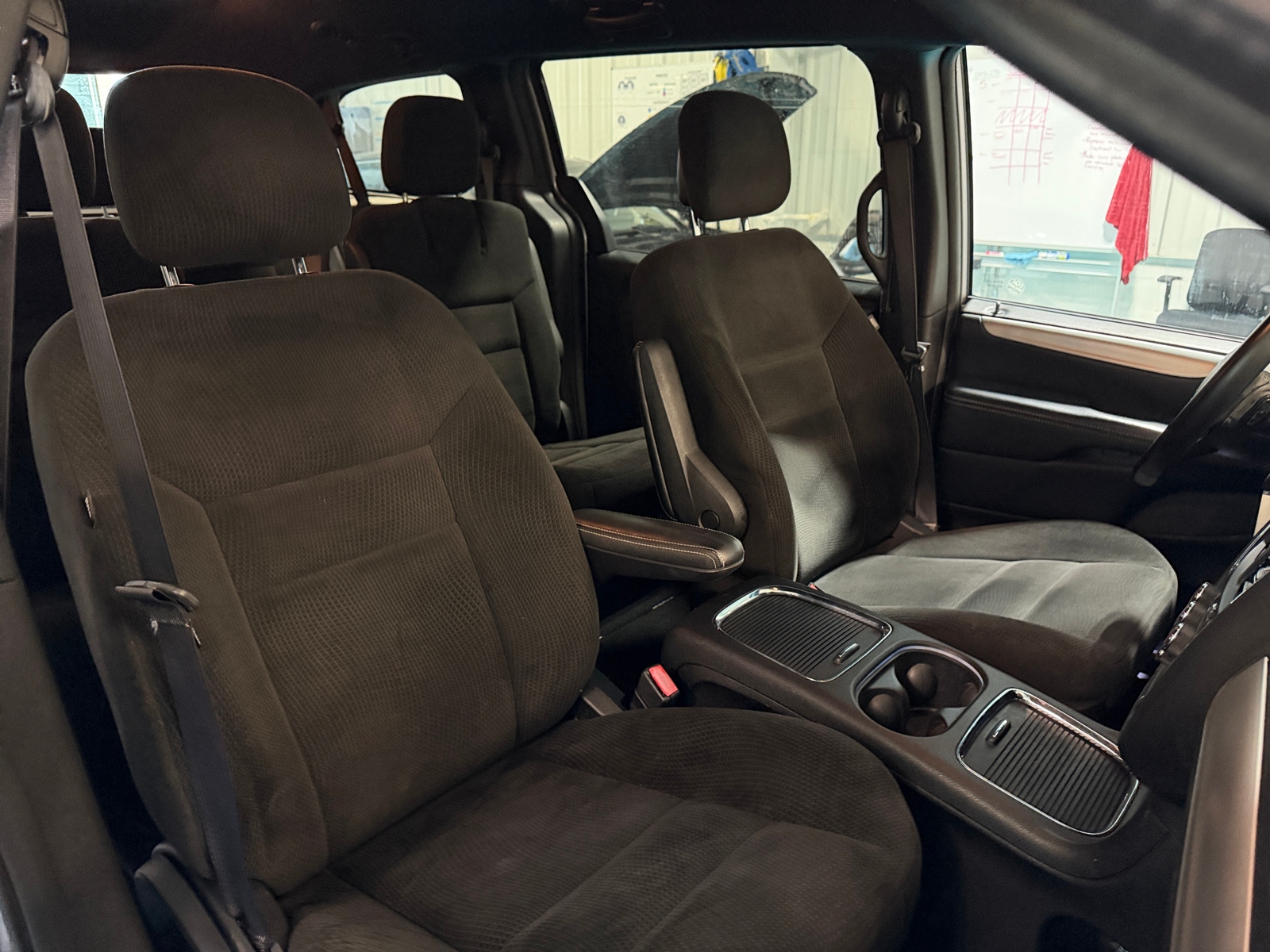 Thumbnail: 2016 Dodge Grand Caravan - 2