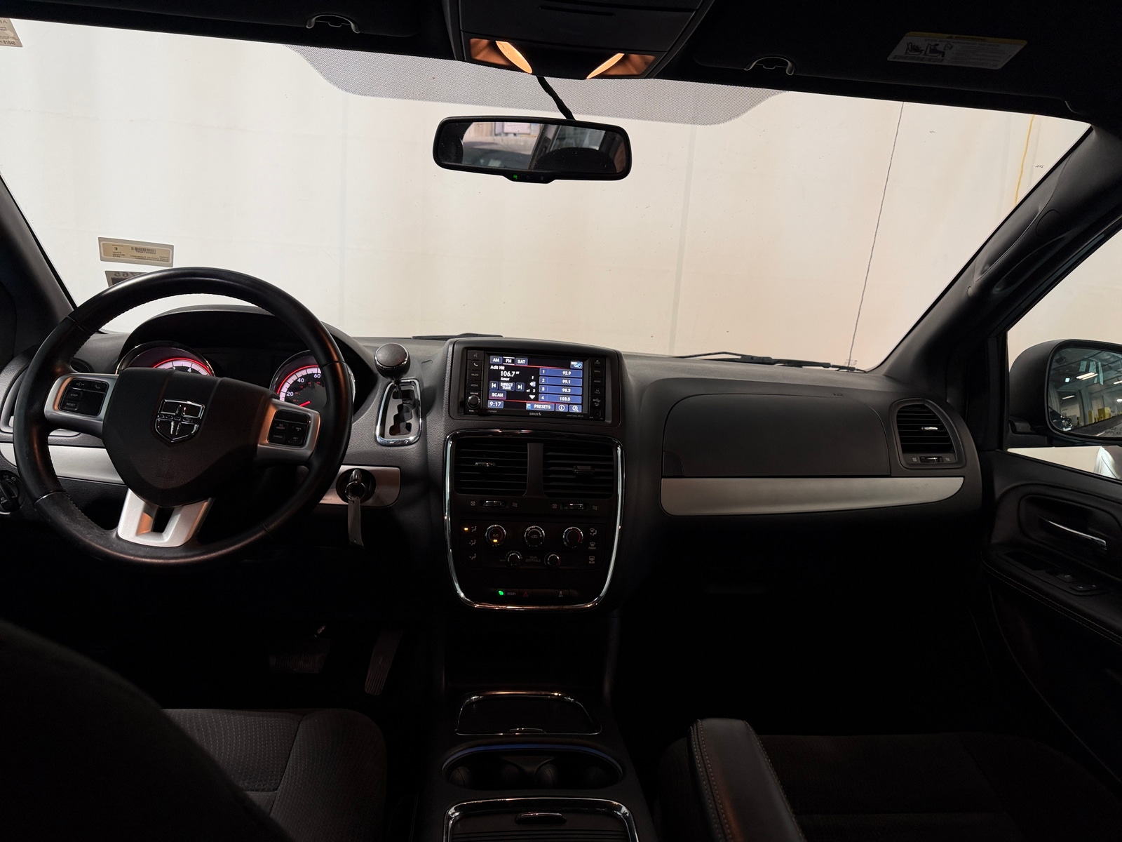 Thumbnail: 2016 Dodge Grand Caravan - 3