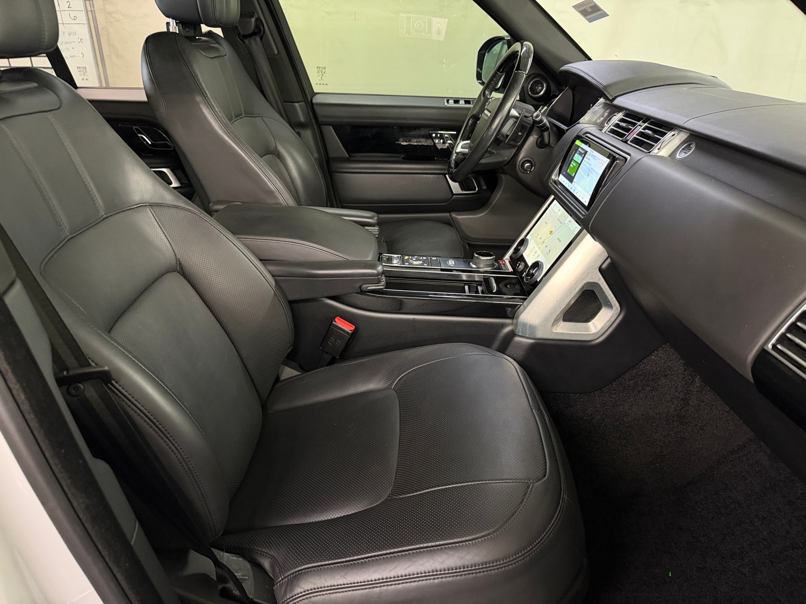 Thumbnail: 2019 Land Rover Range Rover - 2