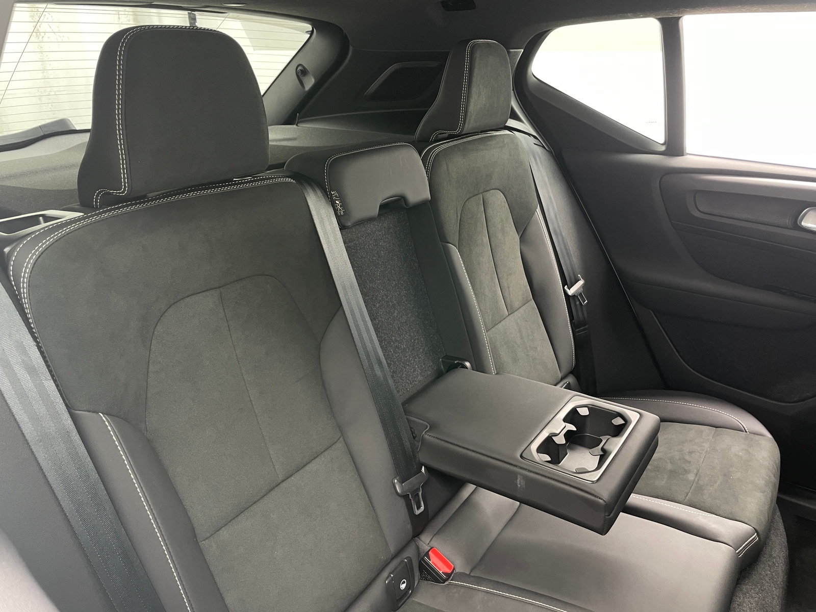 Thumbnail: 2023 Volvo XC40 - 5