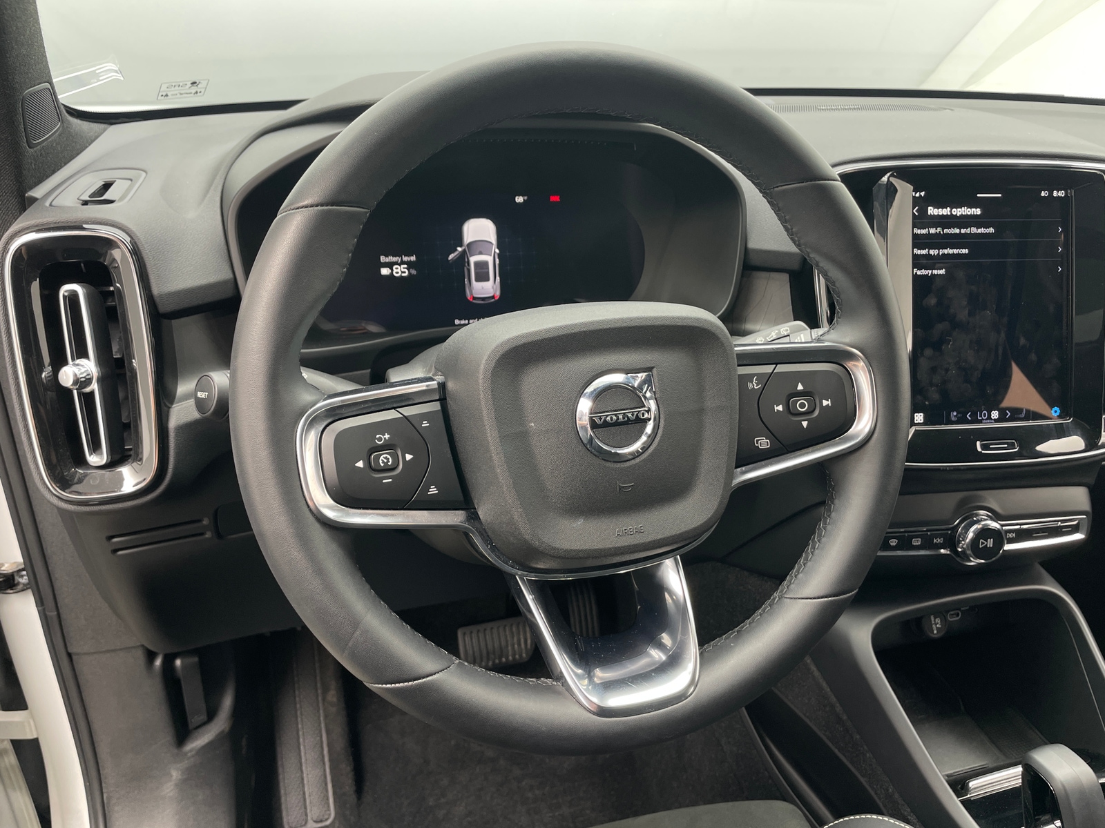 Thumbnail: 2023 Volvo XC40 - 4