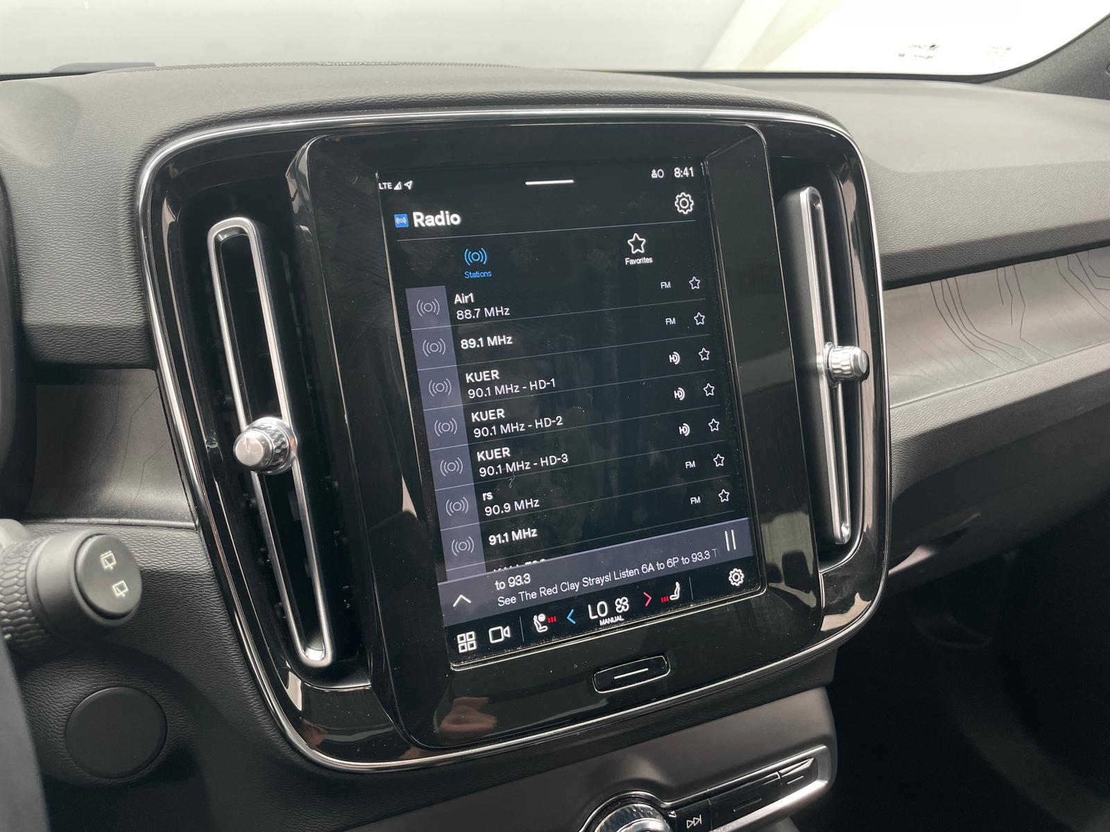 Thumbnail: 2023 Volvo XC40 - 3
