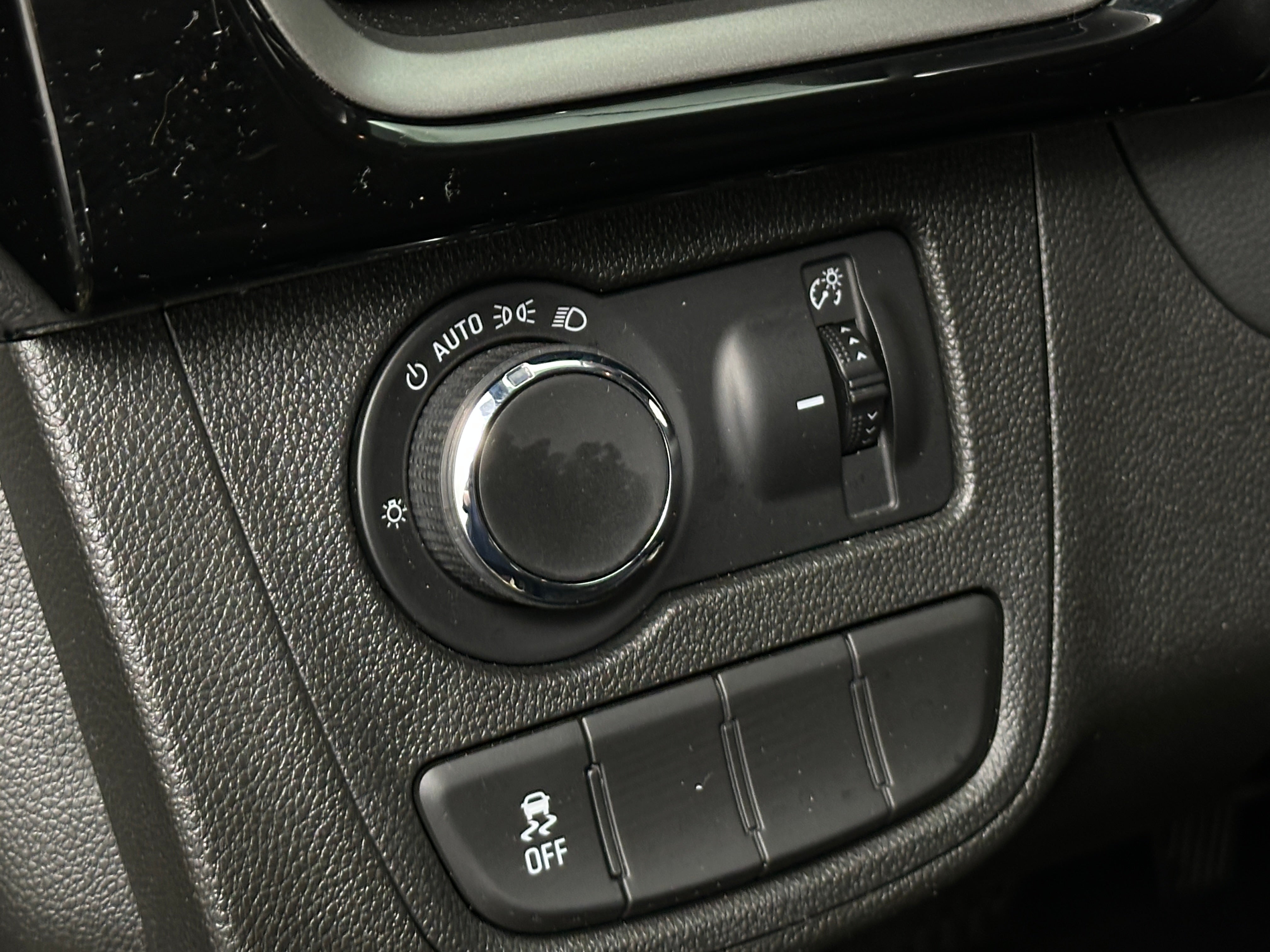 Used 2019 Chevrolet Spark 2LT with VIN KL8CF6SA5KC733367 for sale in Pewaukee, WI