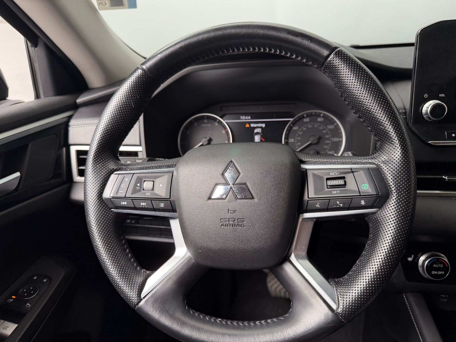 Thumbnail: 2022 Mitsubishi Outlander - 4