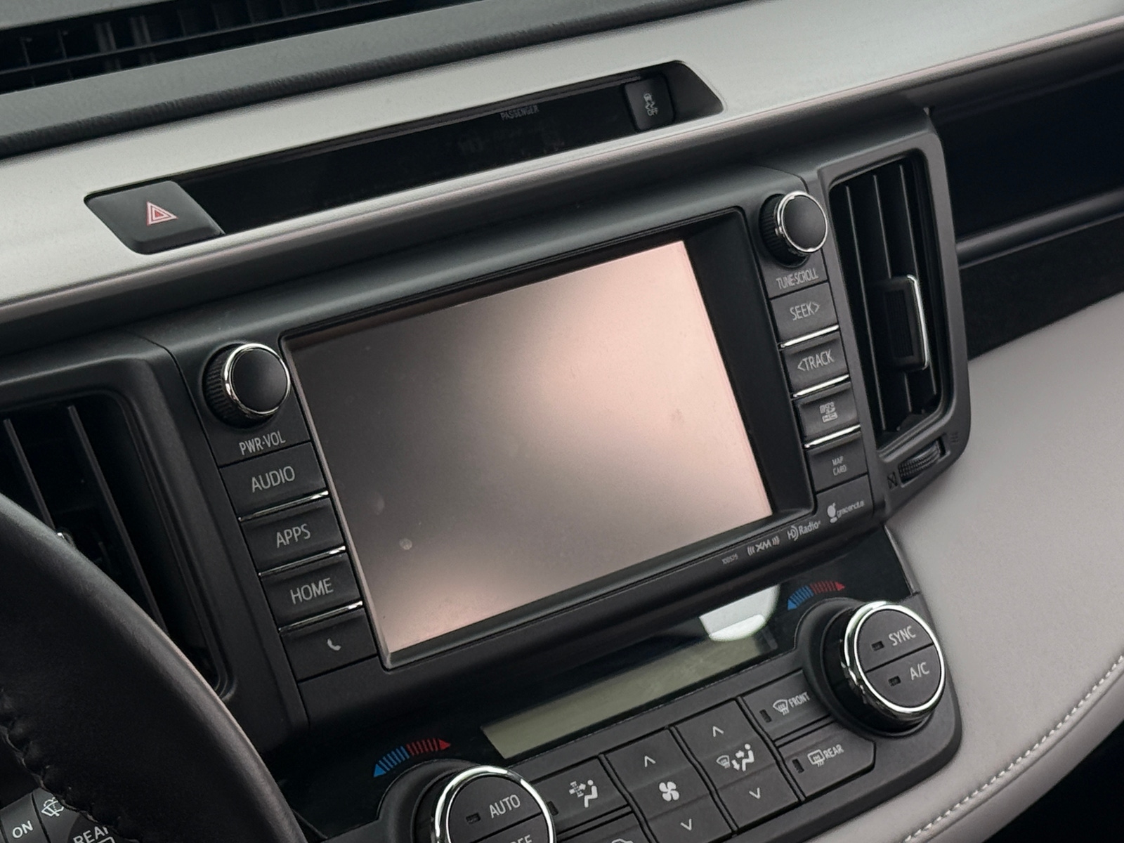 Thumbnail: 2016 Toyota RAV4 - 3