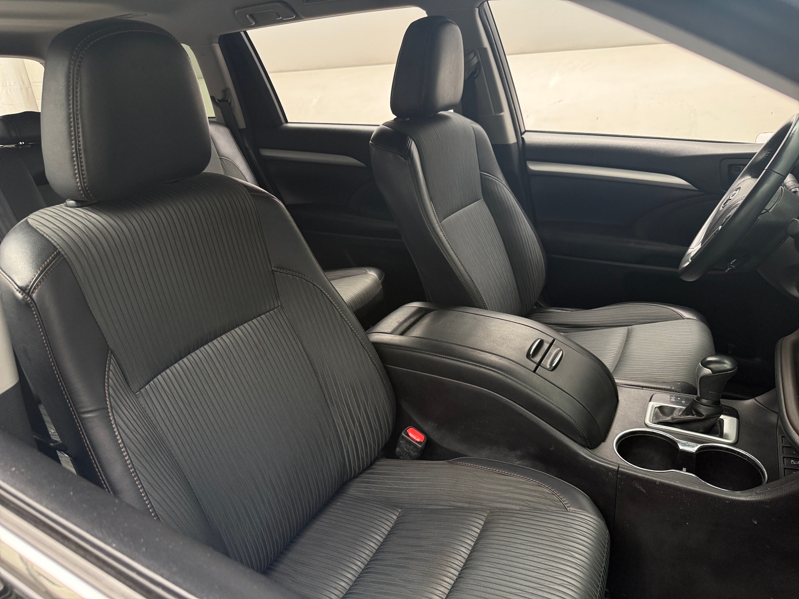 Thumbnail: 2016 Toyota Highlander - 2