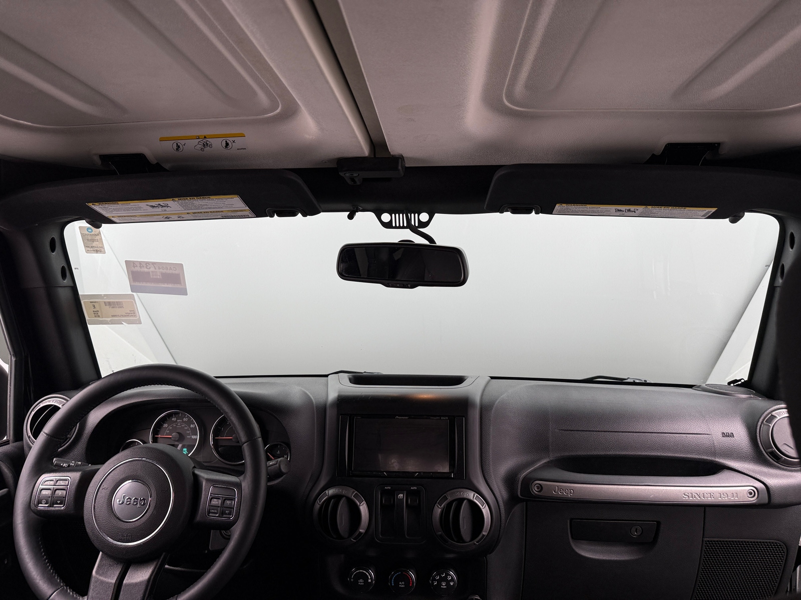 Thumbnail: 2015 Jeep Wrangler - 3