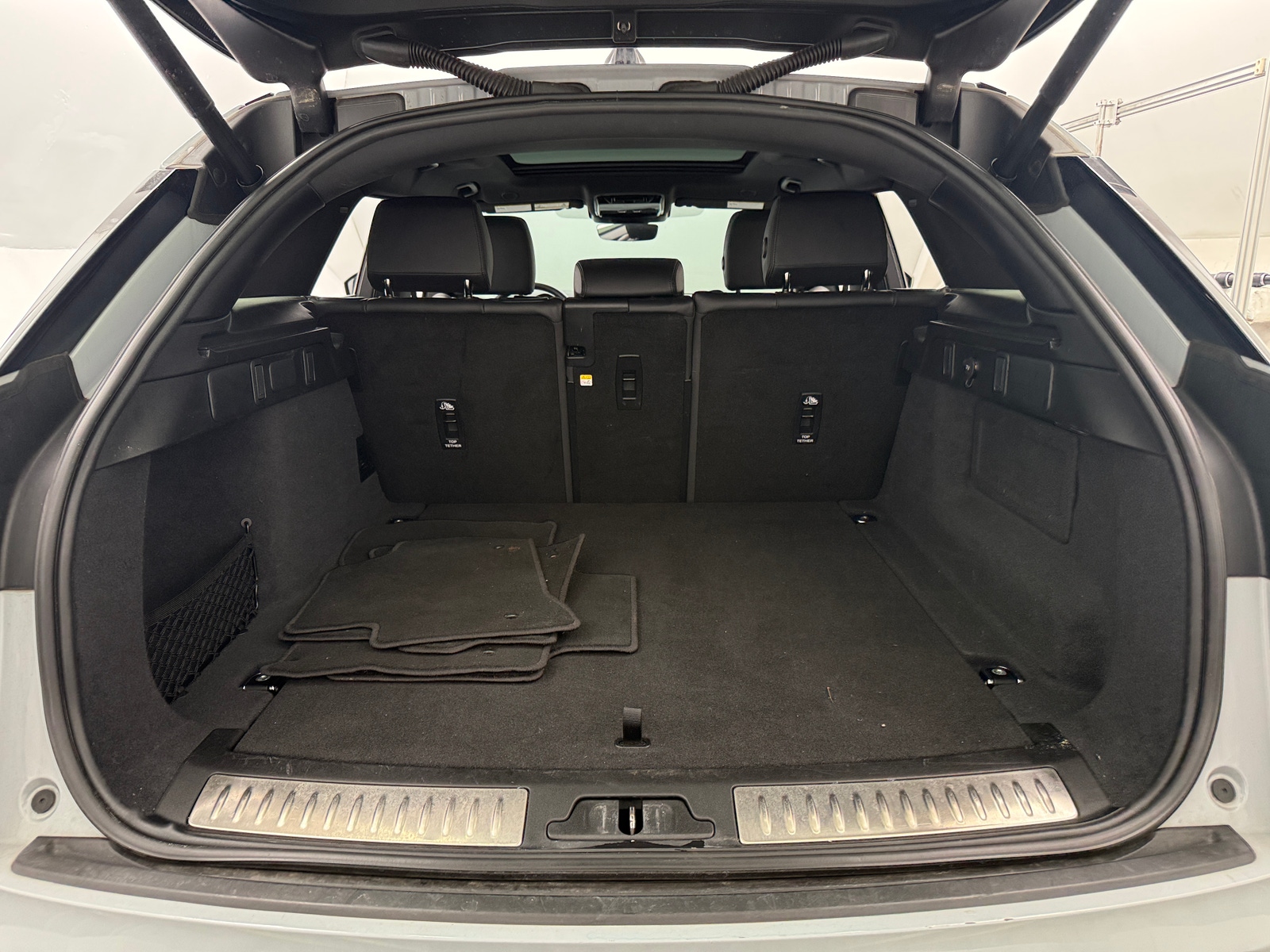 Thumbnail: 2025 Land Rover Range Rover Velar - 6