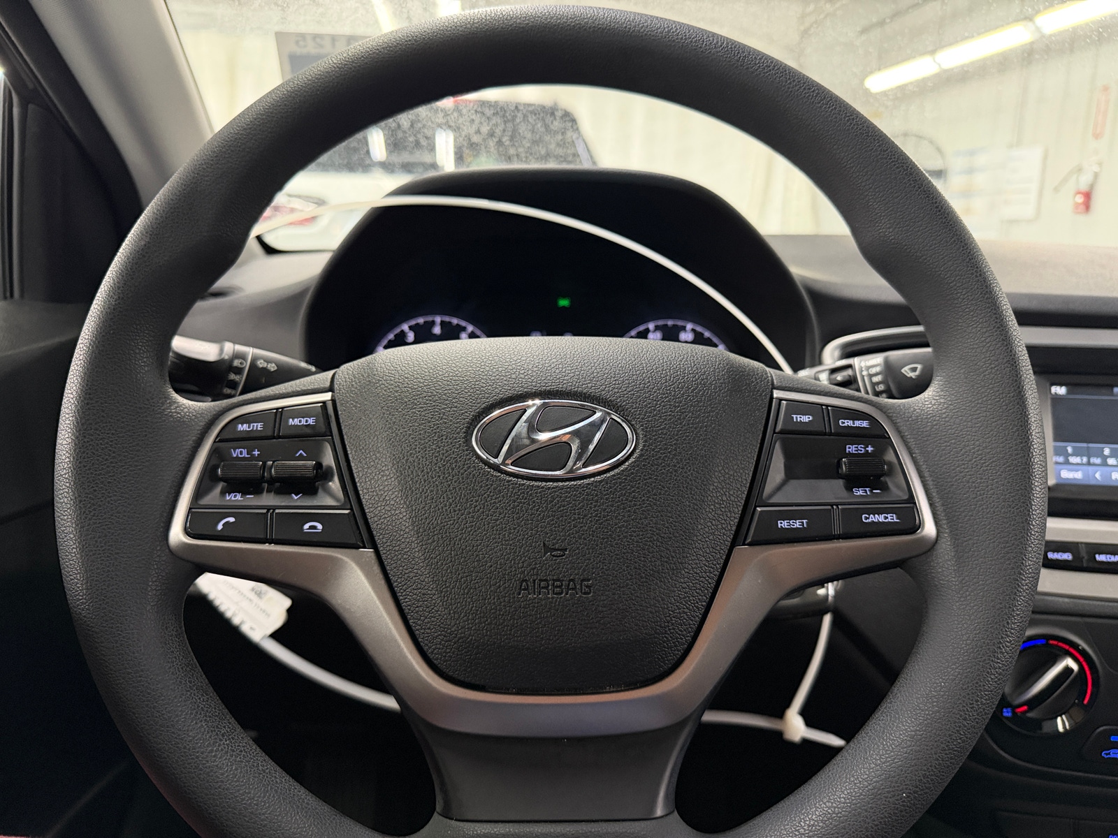 Thumbnail: 2022 Hyundai Accent - 5