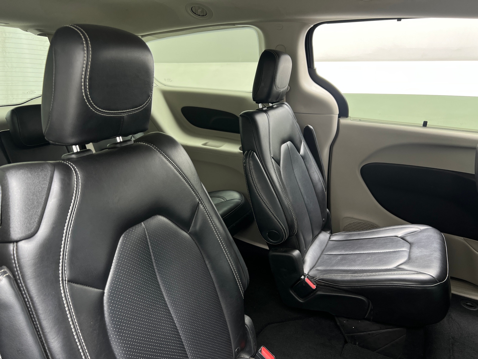 Thumbnail: 2023 Chrysler Pacifica - 5