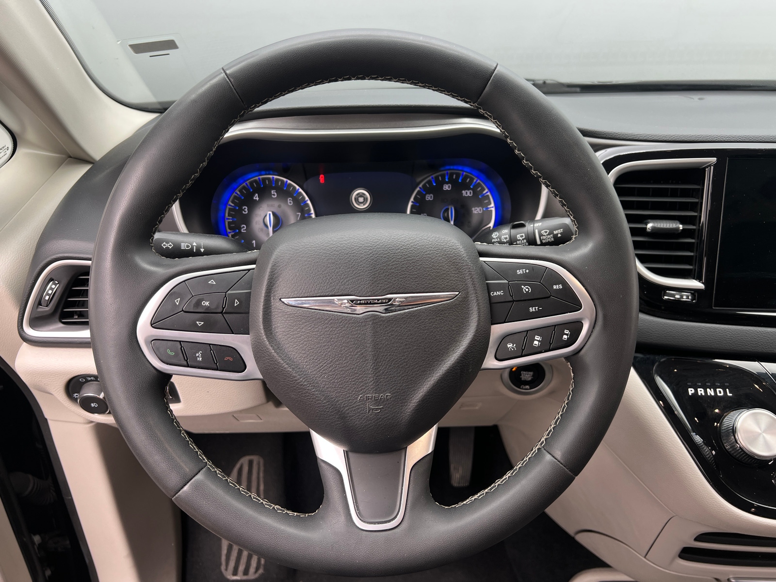 Thumbnail: 2023 Chrysler Pacifica - 4