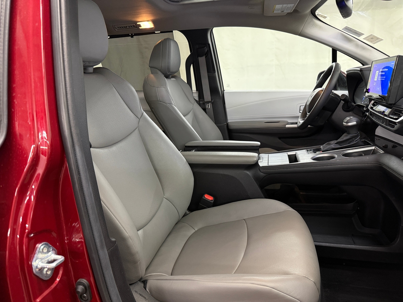 Thumbnail: 2025 Toyota Sienna - 2