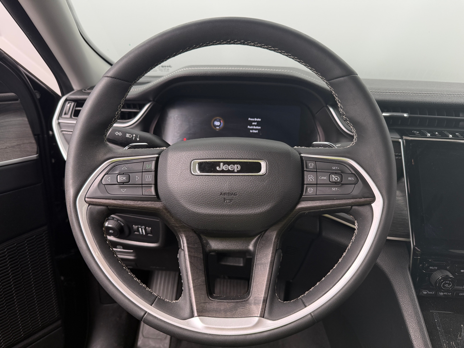 Thumbnail: 2023 Jeep Grand Cherokee L - 4