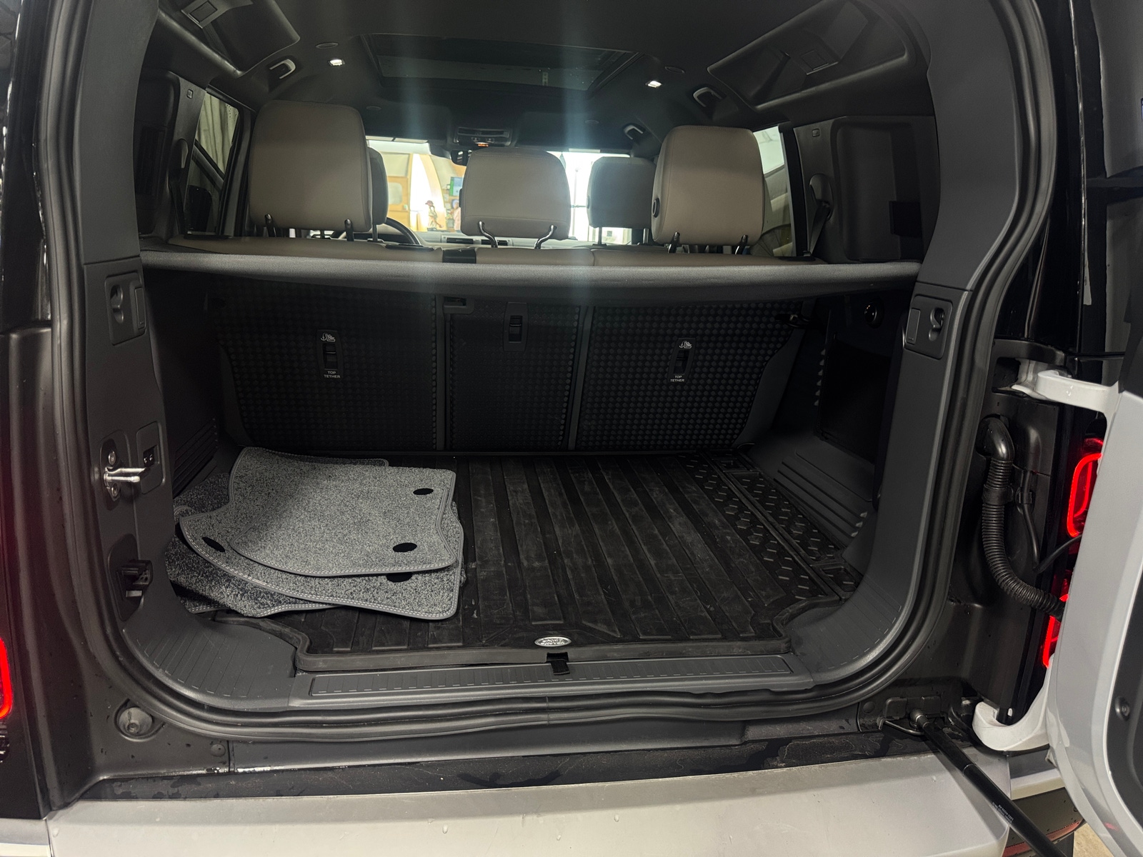 Thumbnail: 2023 Land Rover Defender - 6