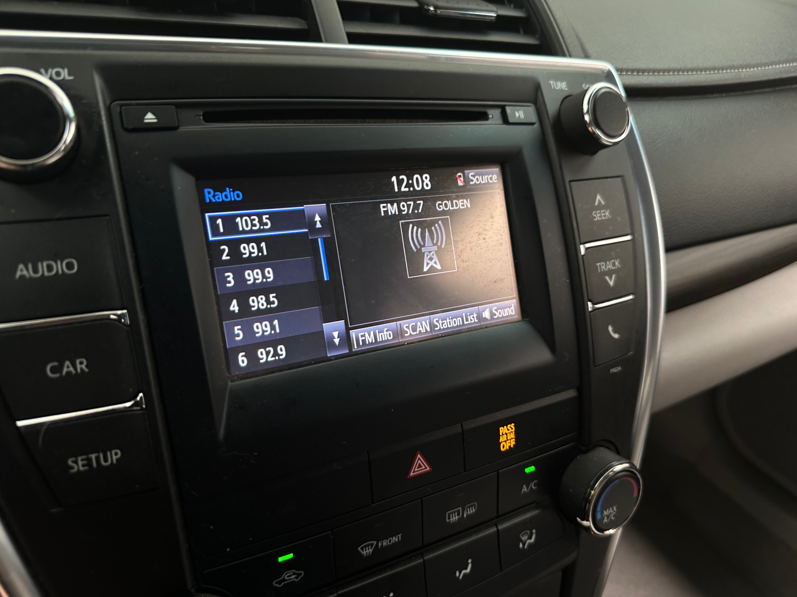 Thumbnail: 2016 Toyota Camry - 4