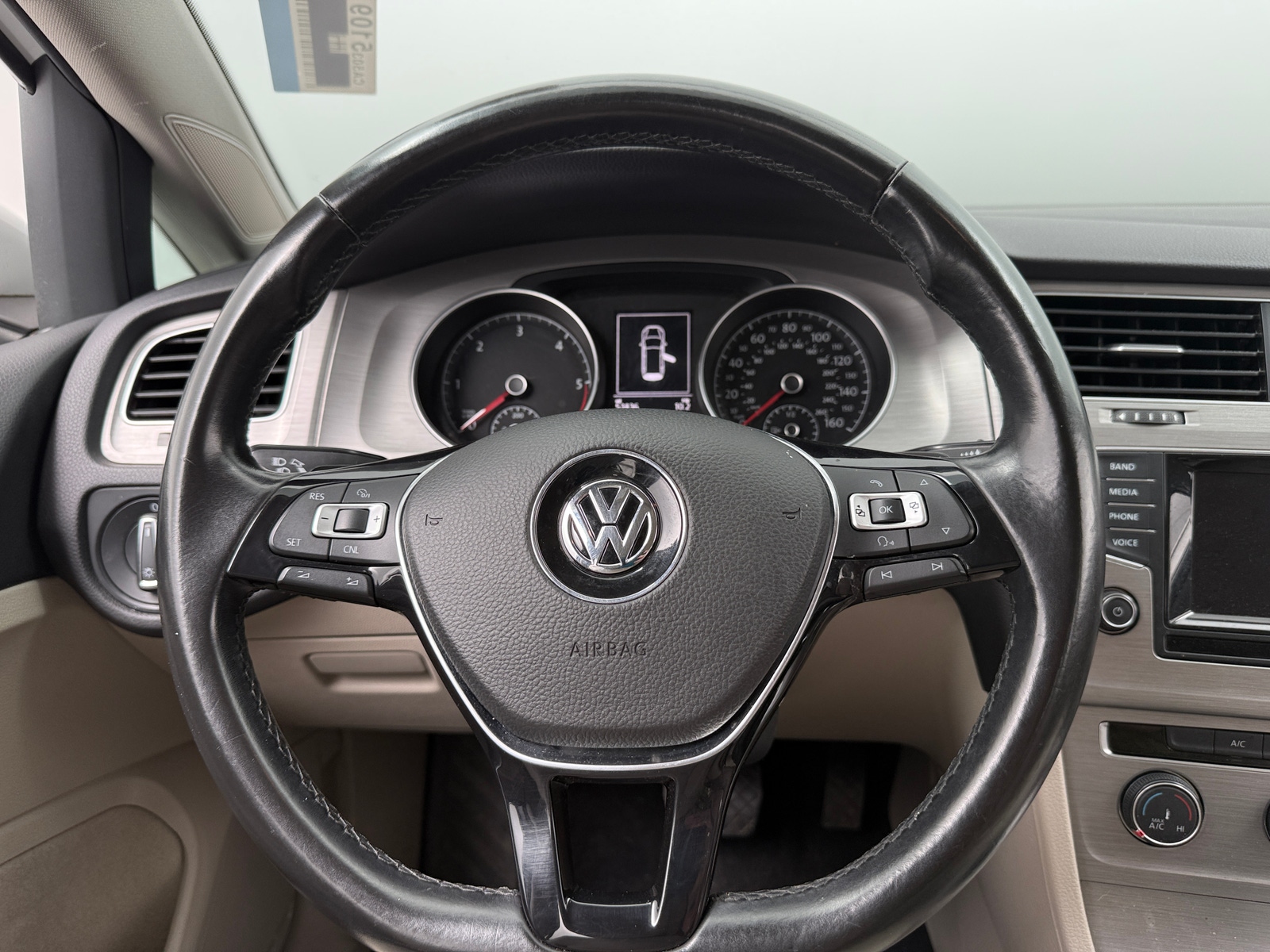 Thumbnail: 2015 Volkswagen e-Golf - 5