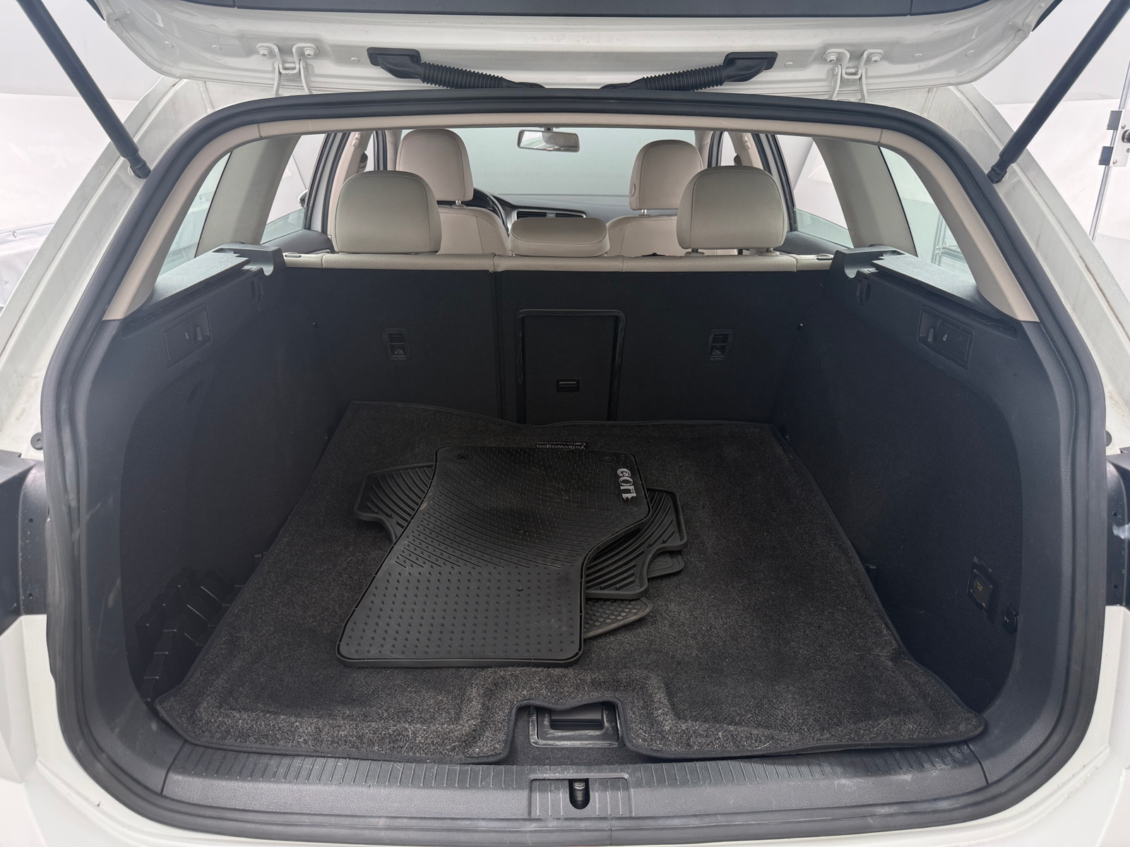 Thumbnail: 2015 Volkswagen e-Golf - 7