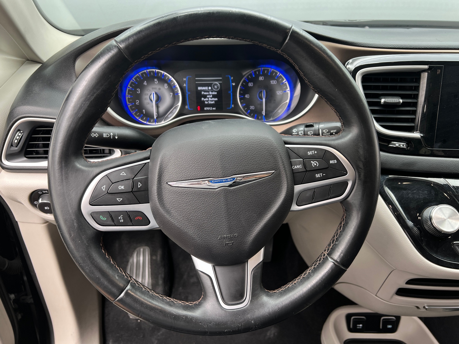 Thumbnail: 2017 Chrysler Pacifica - 4