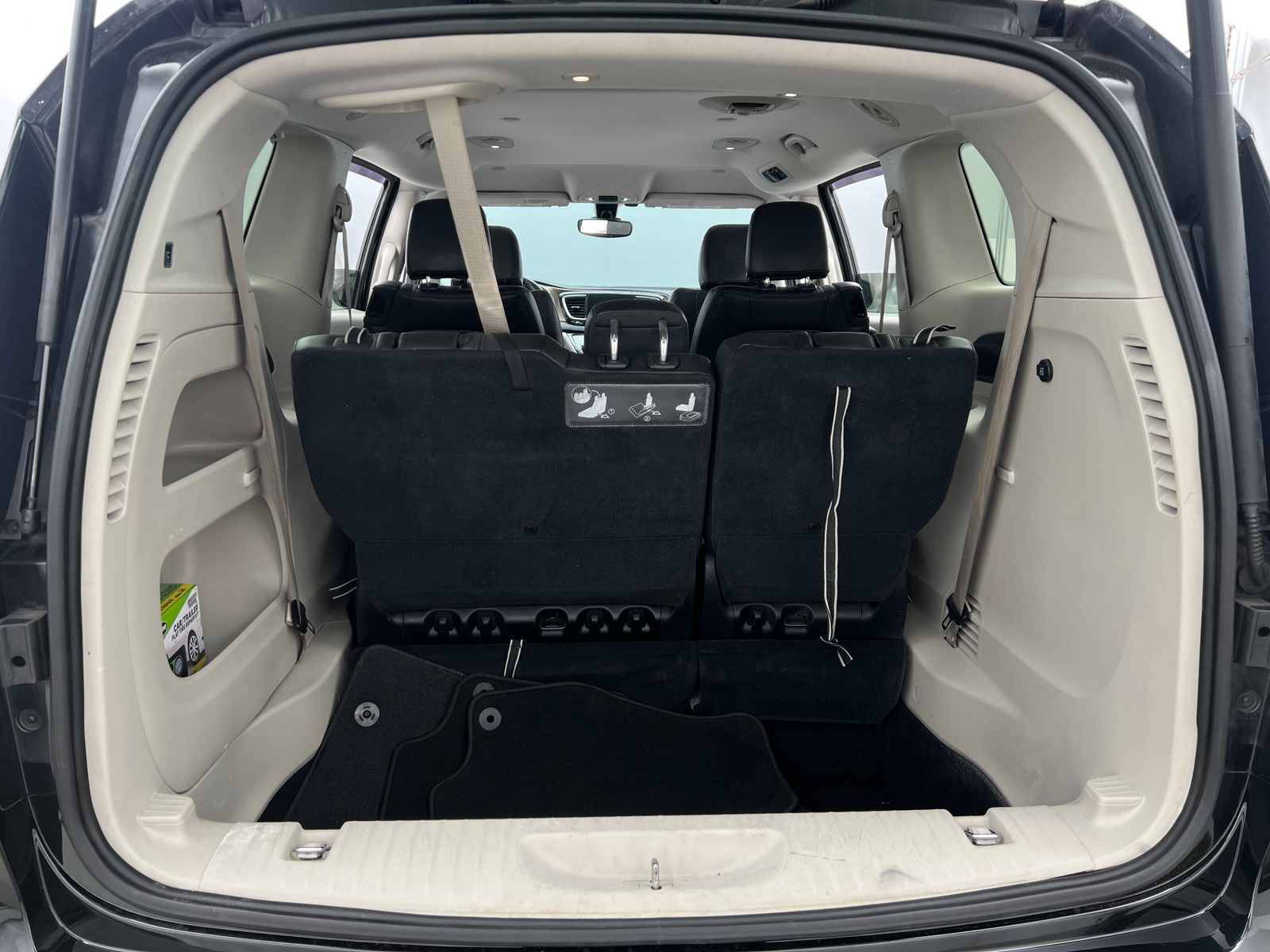 Thumbnail: 2017 Chrysler Pacifica - 6