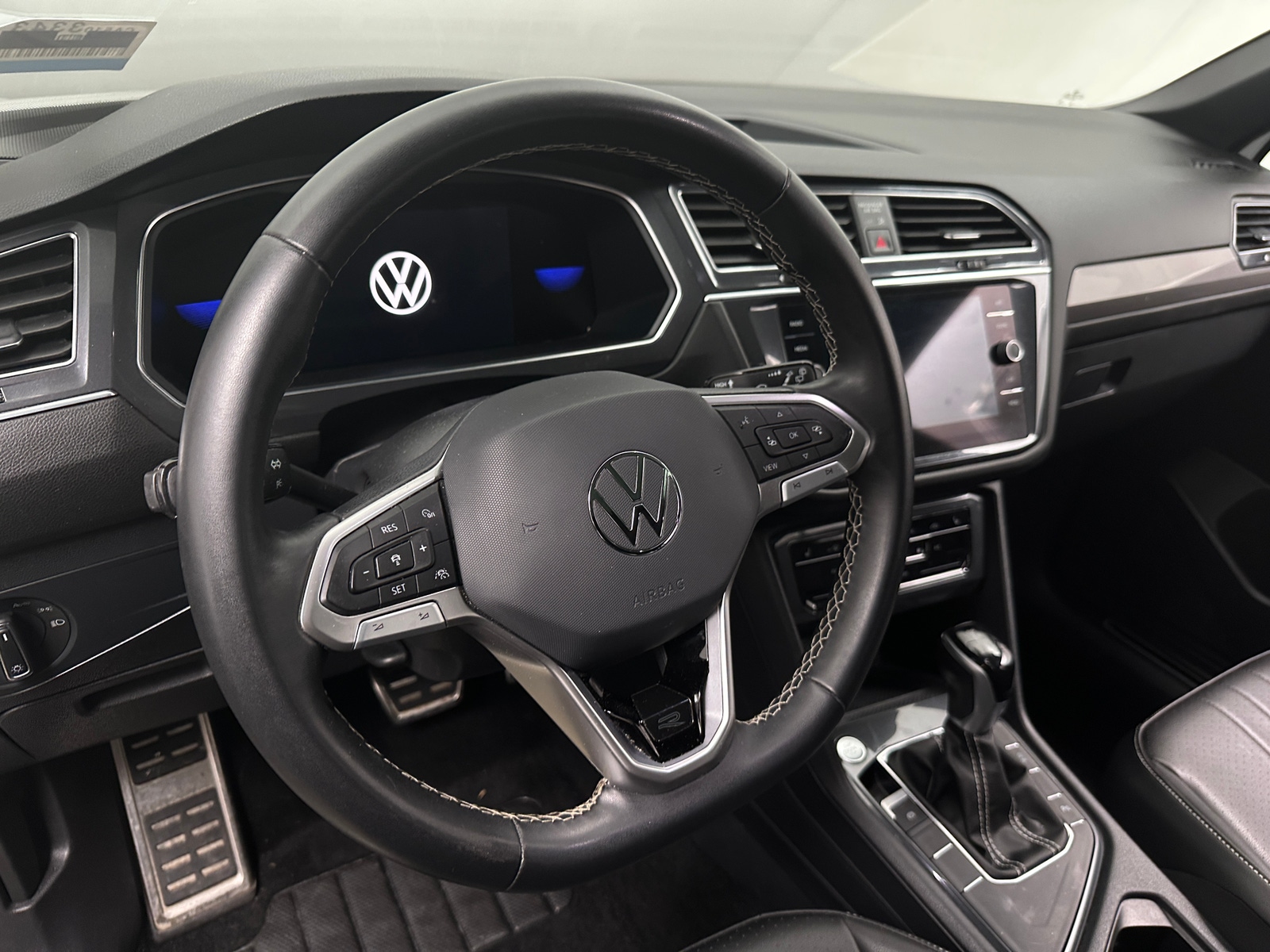 Thumbnail: 2023 Volkswagen Tiguan - 4