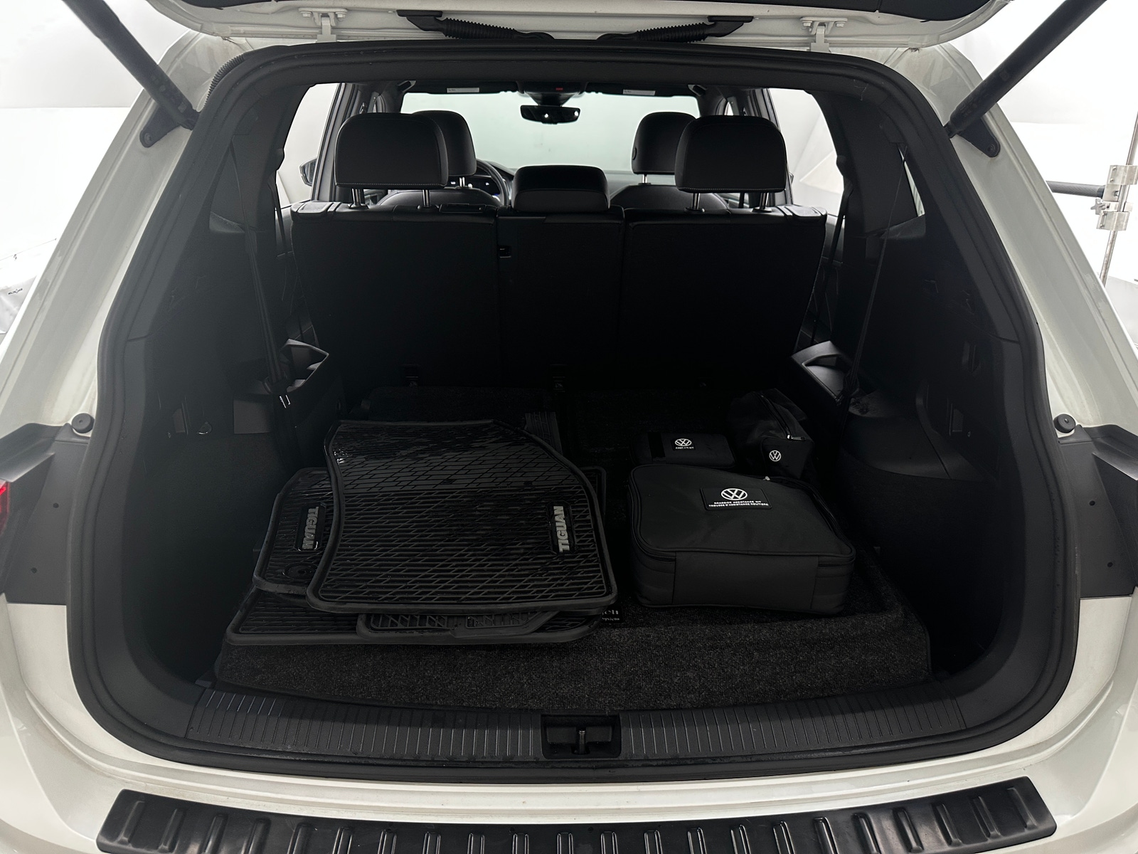 Thumbnail: 2023 Volkswagen Tiguan - 6