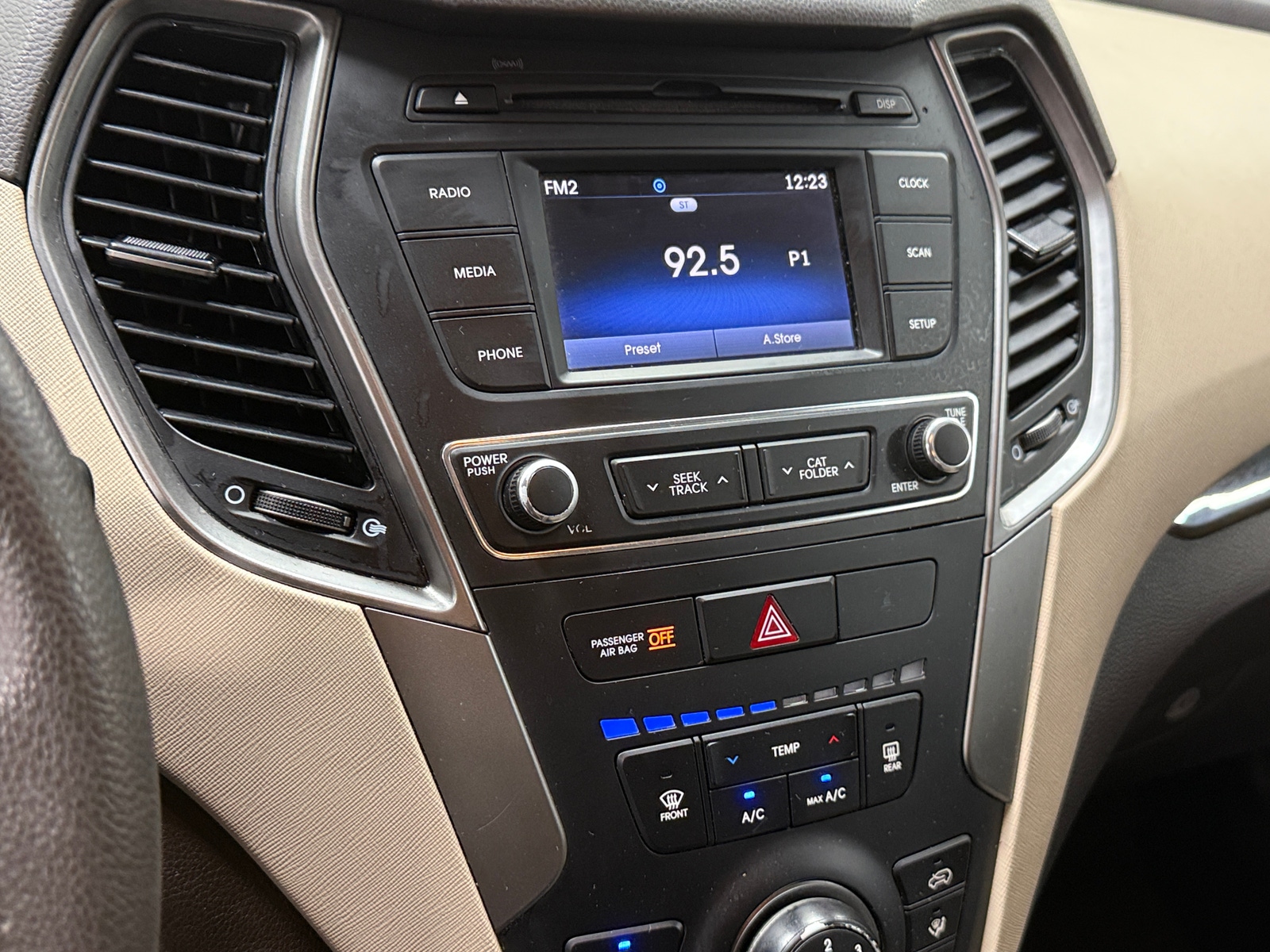 Thumbnail: 2017 Hyundai Santa Fe - 4