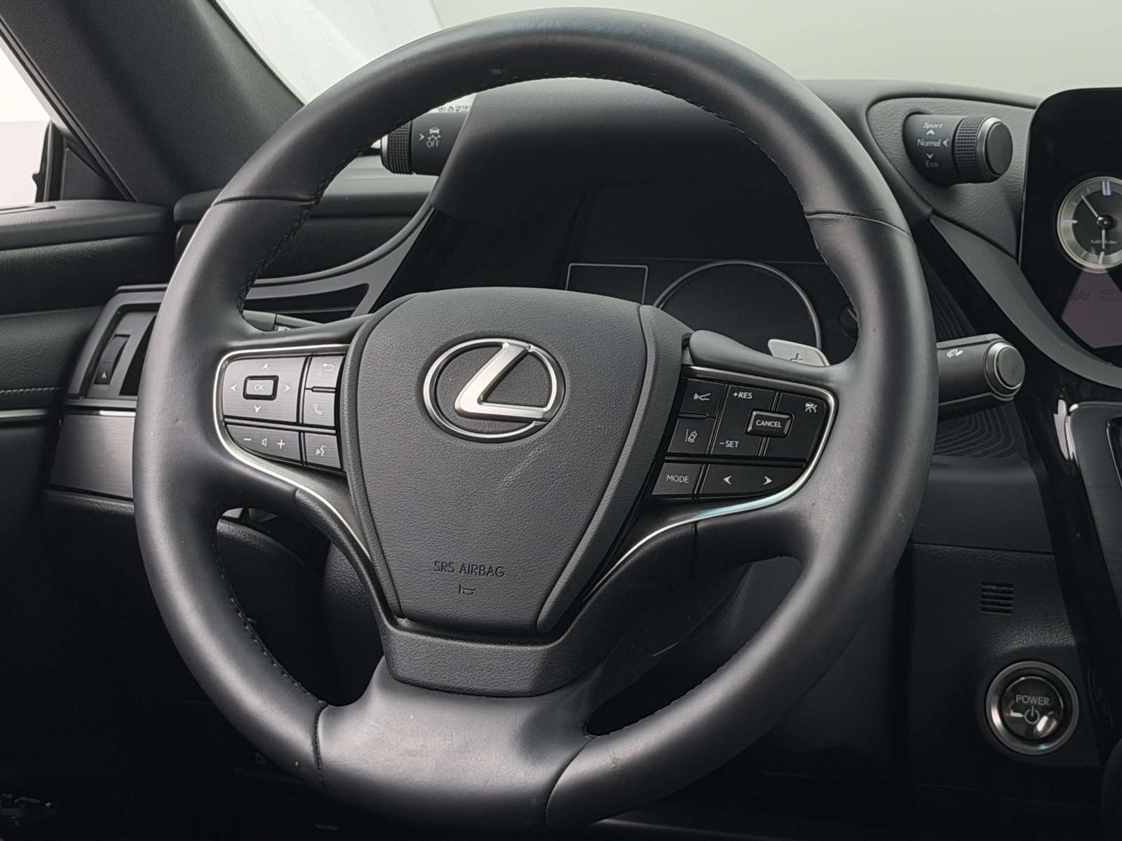 Thumbnail: 2025 Lexus ES - 4
