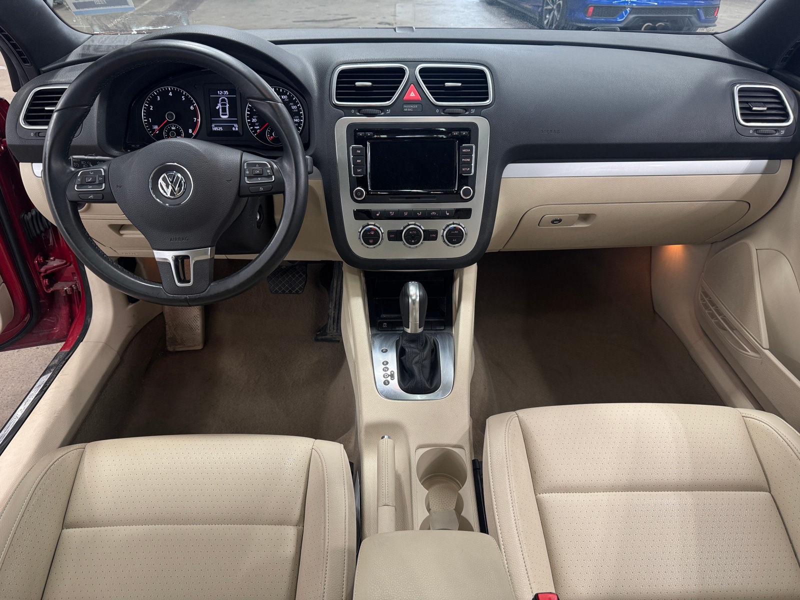 Thumbnail: 2013 Volkswagen Eos - 2
