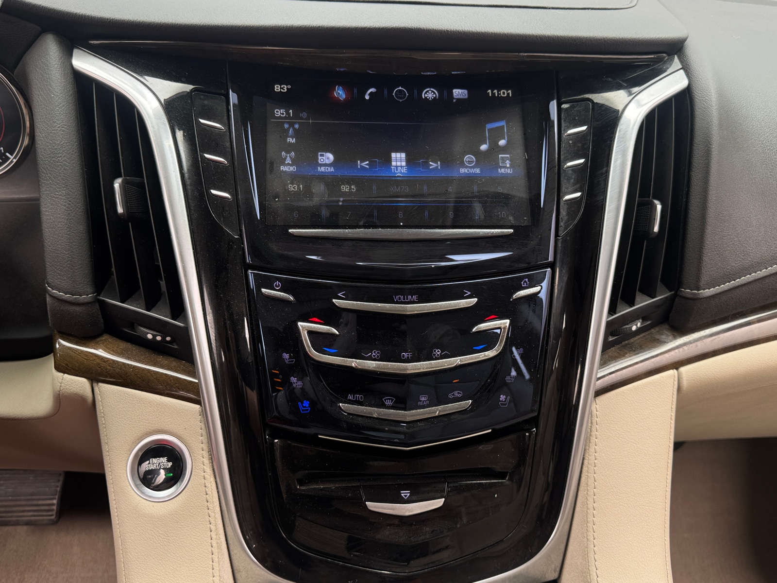 Thumbnail: 2020 Cadillac Escalade - 3