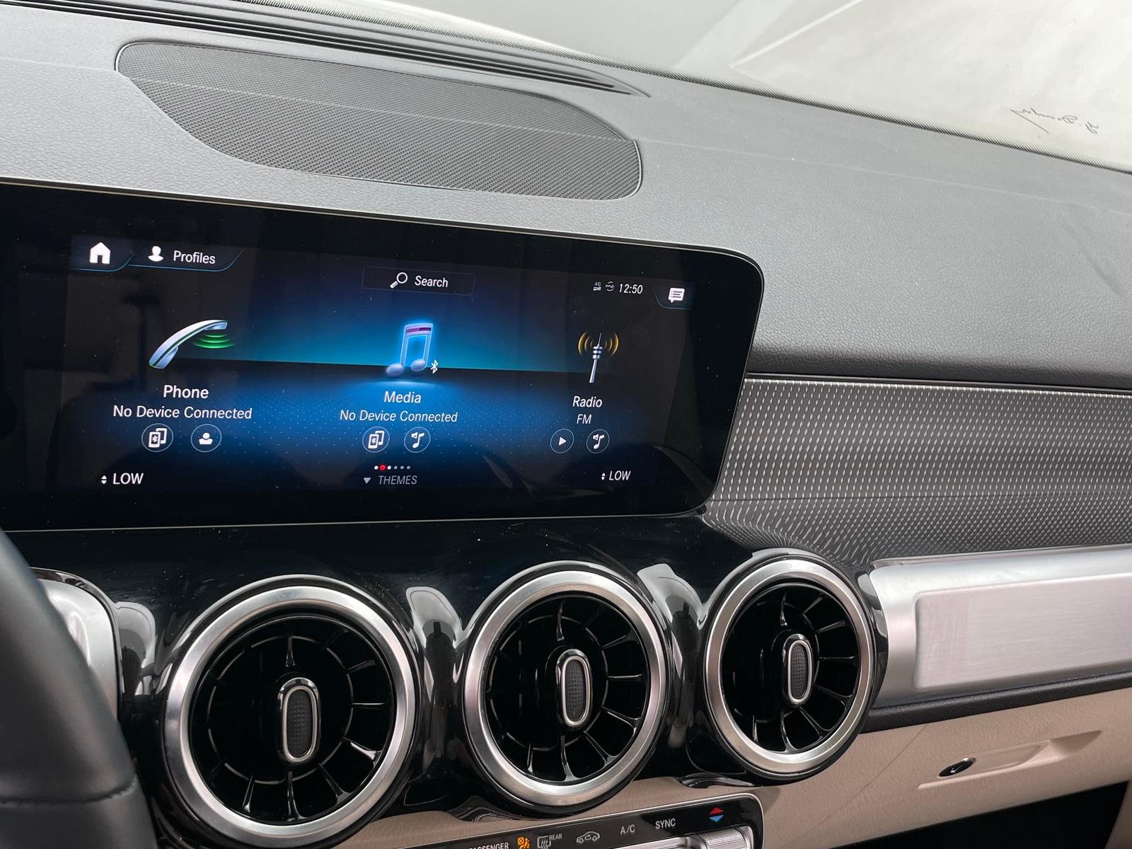 Thumbnail: 2022 Mercedes-Benz GLB - 3