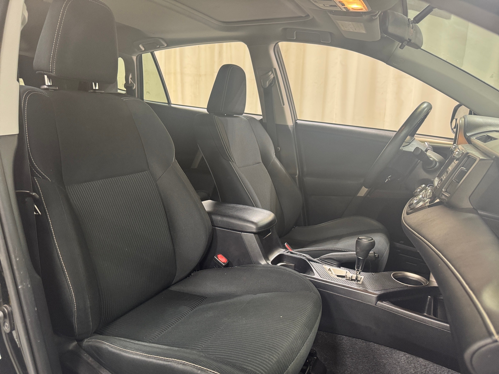 Thumbnail: 2015 Toyota RAV4 - 2