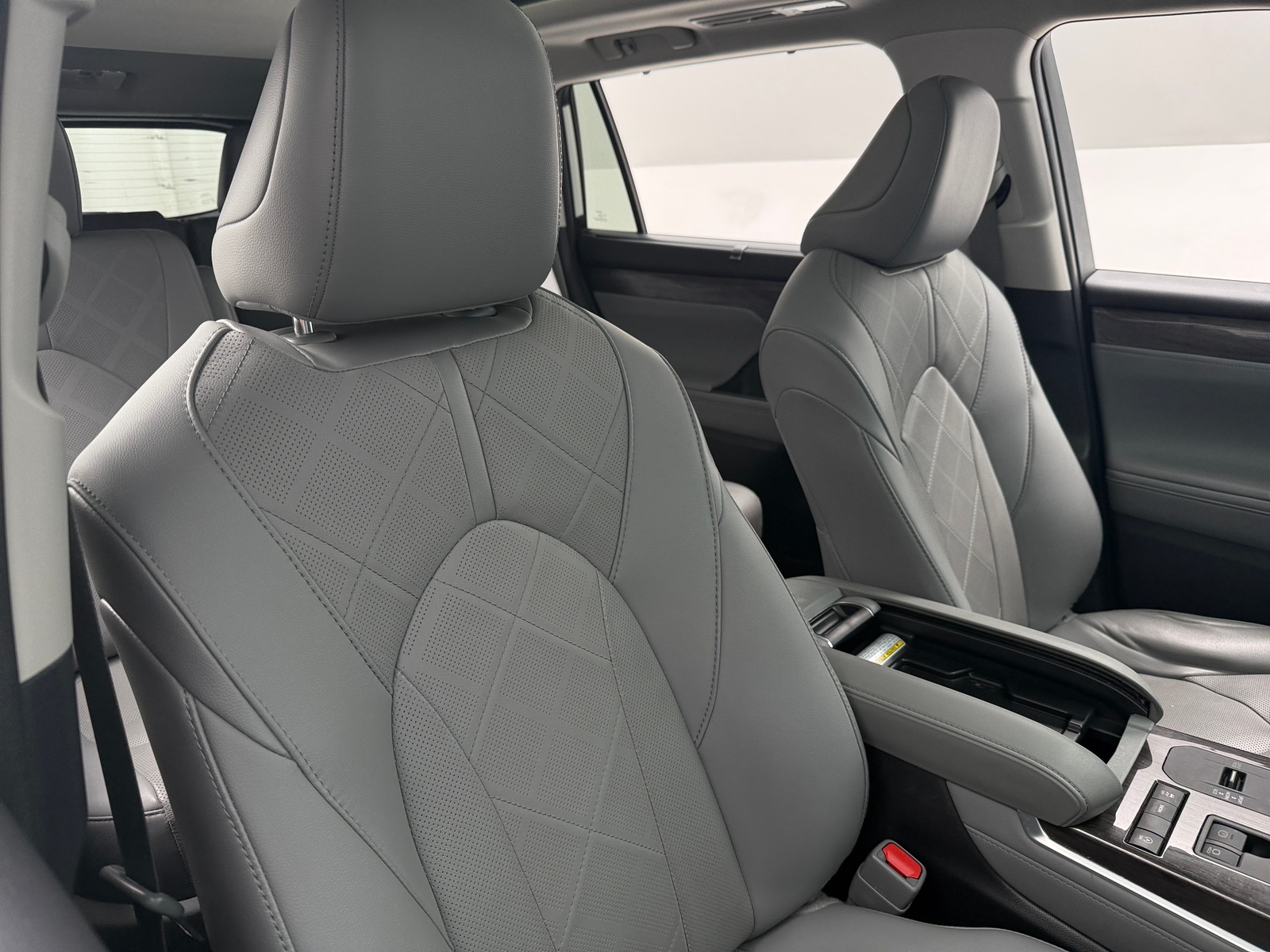 Thumbnail: 2021 Toyota Highlander - 2