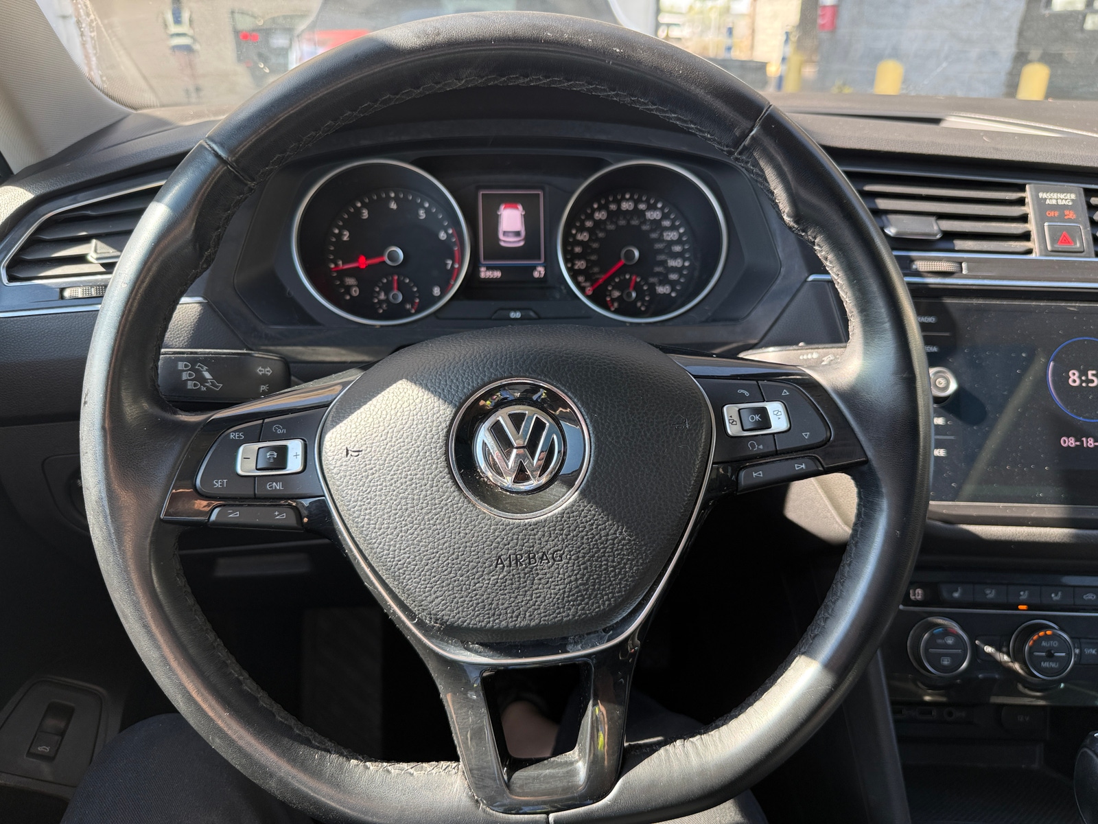 Thumbnail: 2018 Volkswagen Tiguan - 4