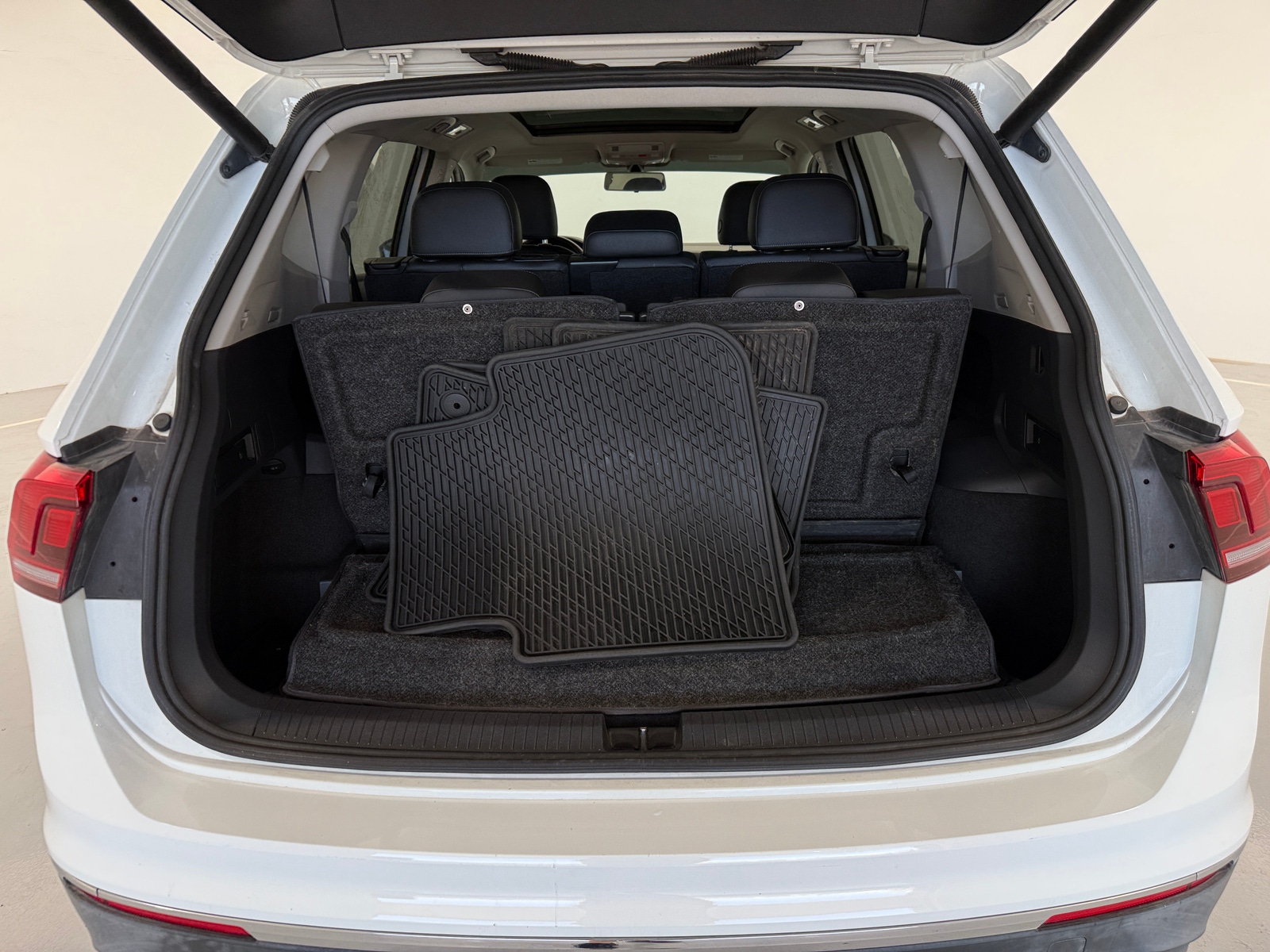 Thumbnail: 2018 Volkswagen Tiguan - 6