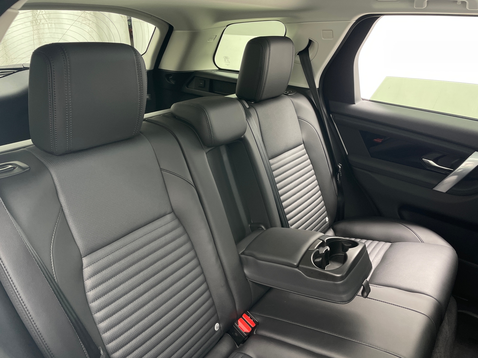 Thumbnail: 2025 Land Rover Discovery Sport - 5